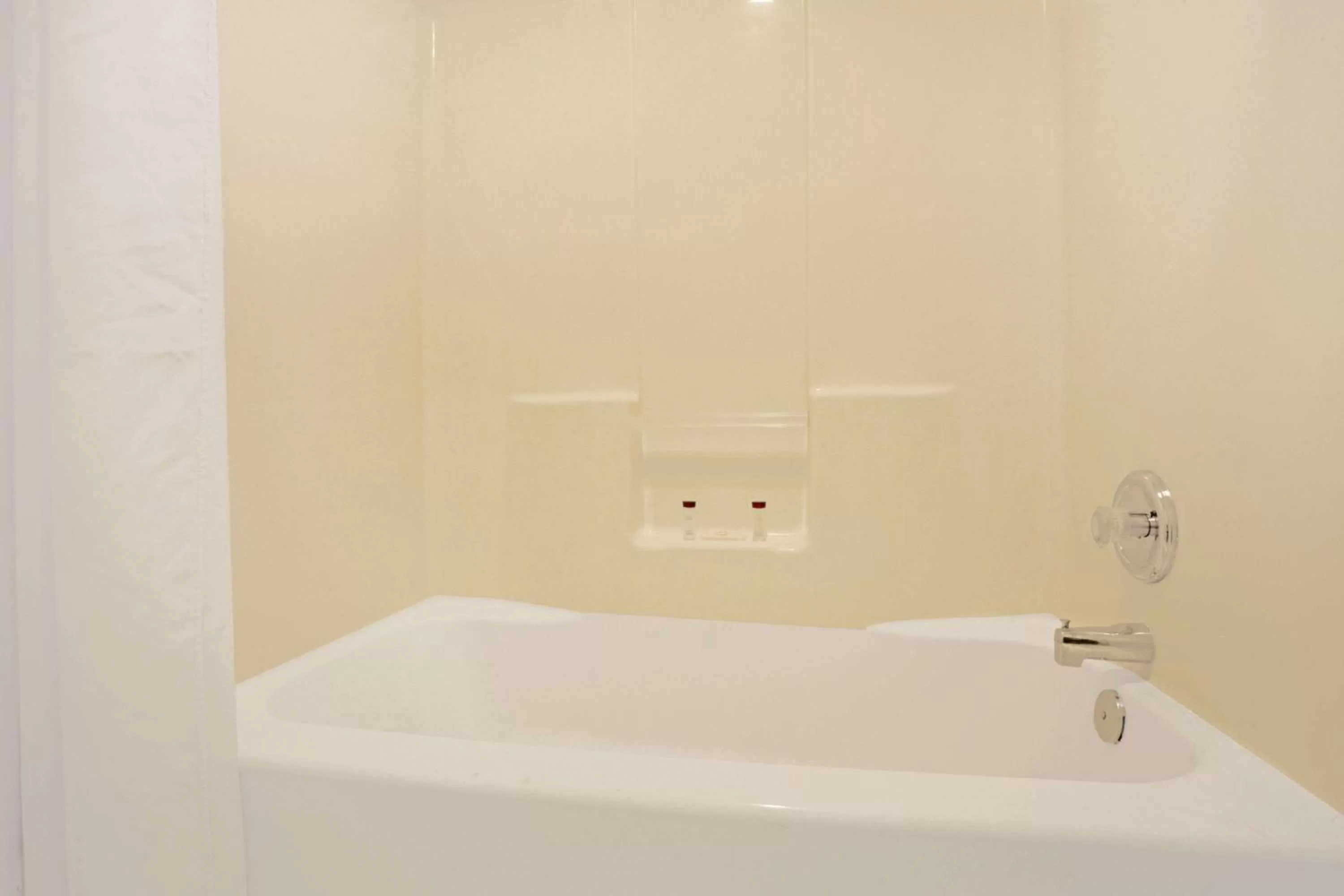 Bathroom in Ramada by Wyndham Draper, Utah