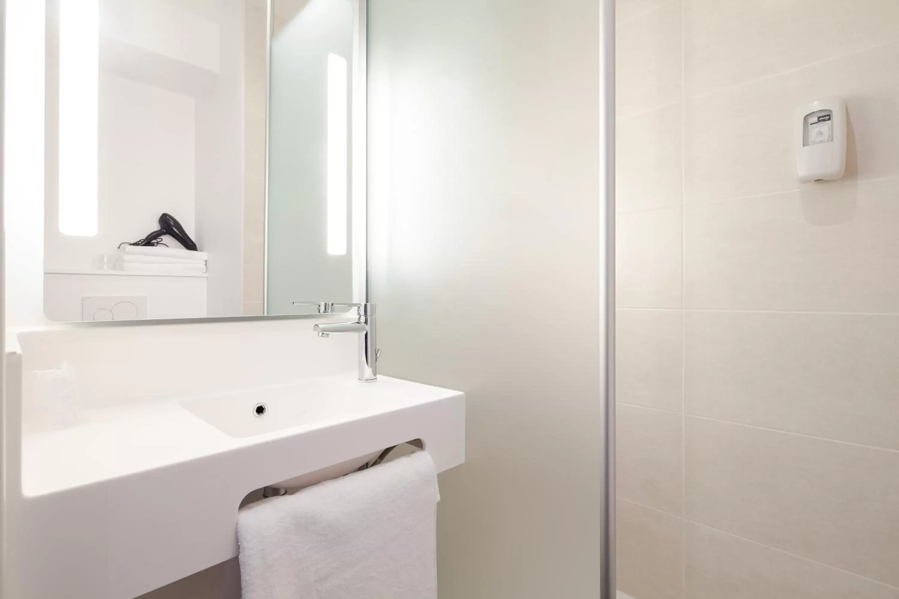 Twin Room in B&B HOTEL Igny Palaiseau Twin Room in B&B HOTEL Igny Palaiseau