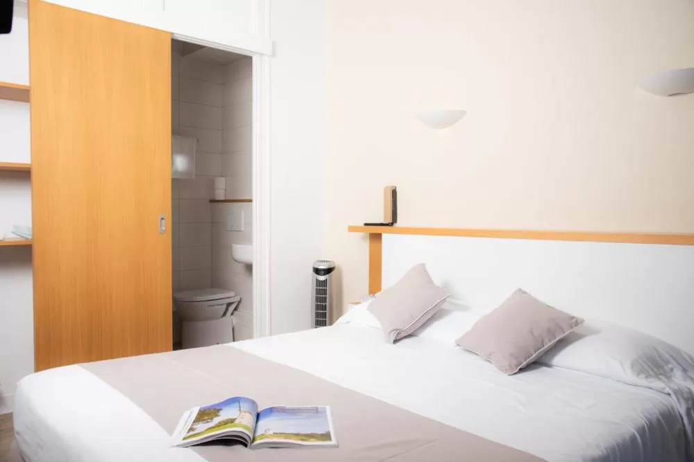 Photo of the whole room, Bed in Hotel Les Dunes