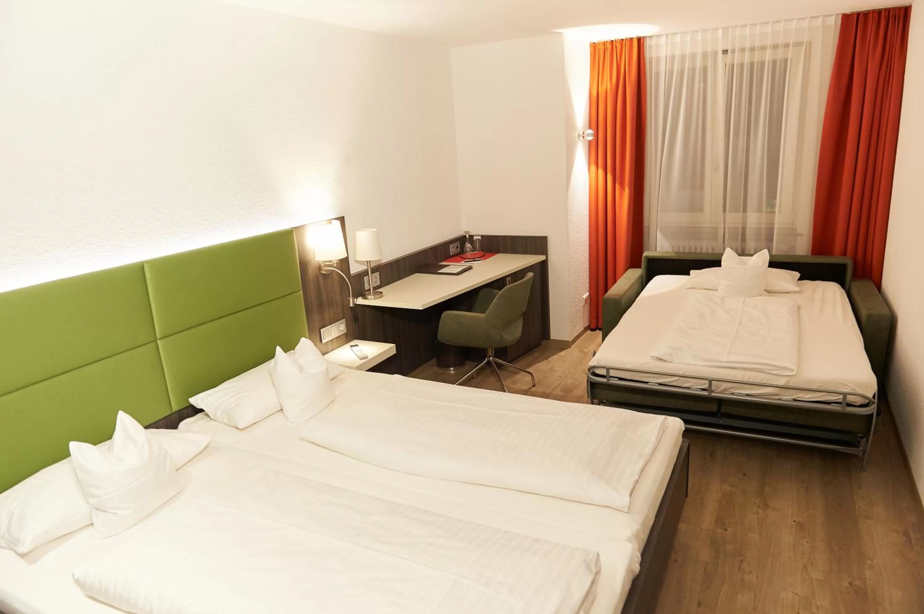 Photo of the whole room, Bed in Insel-Hotel-Lindau