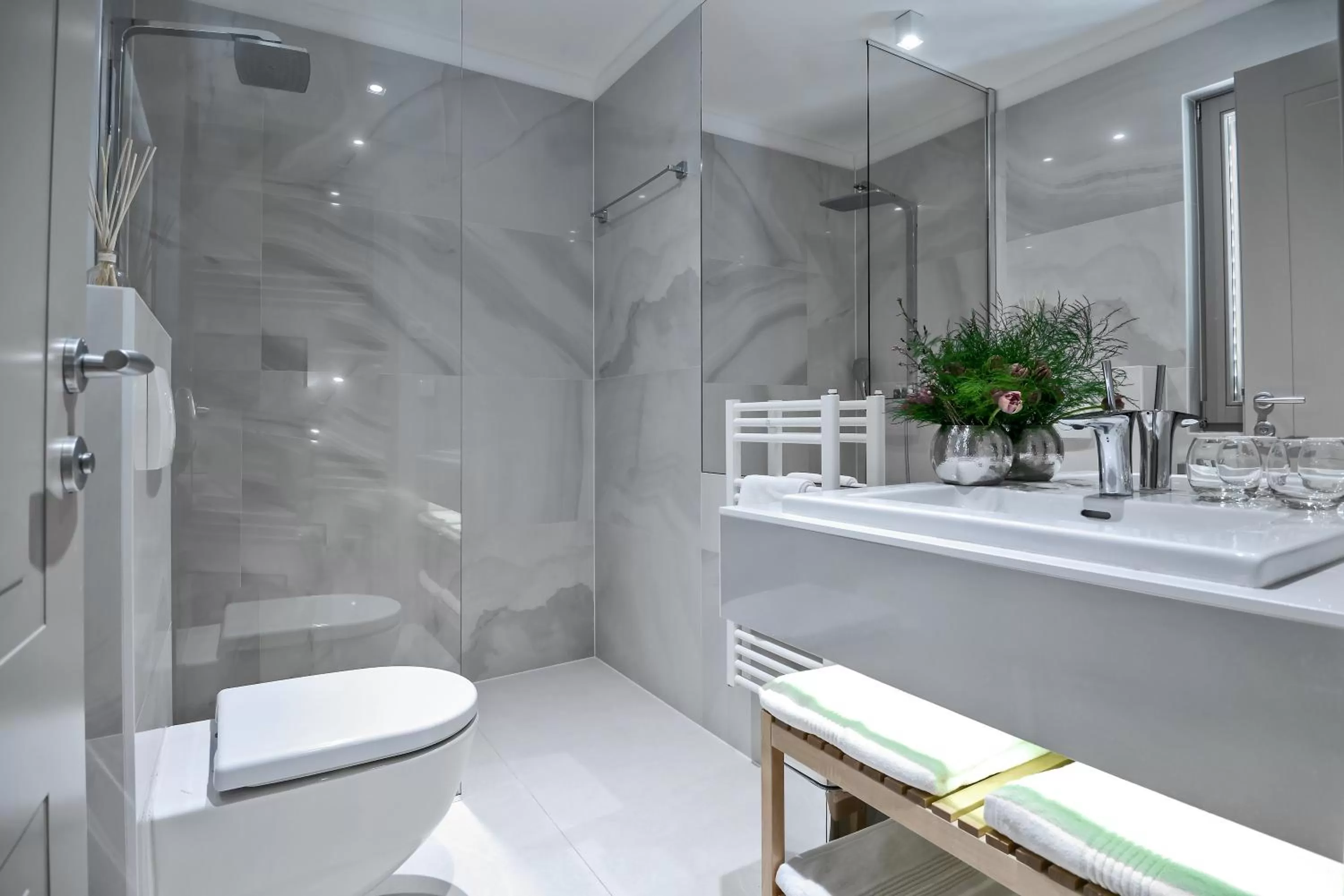 Shower in Heritage Hotel 19