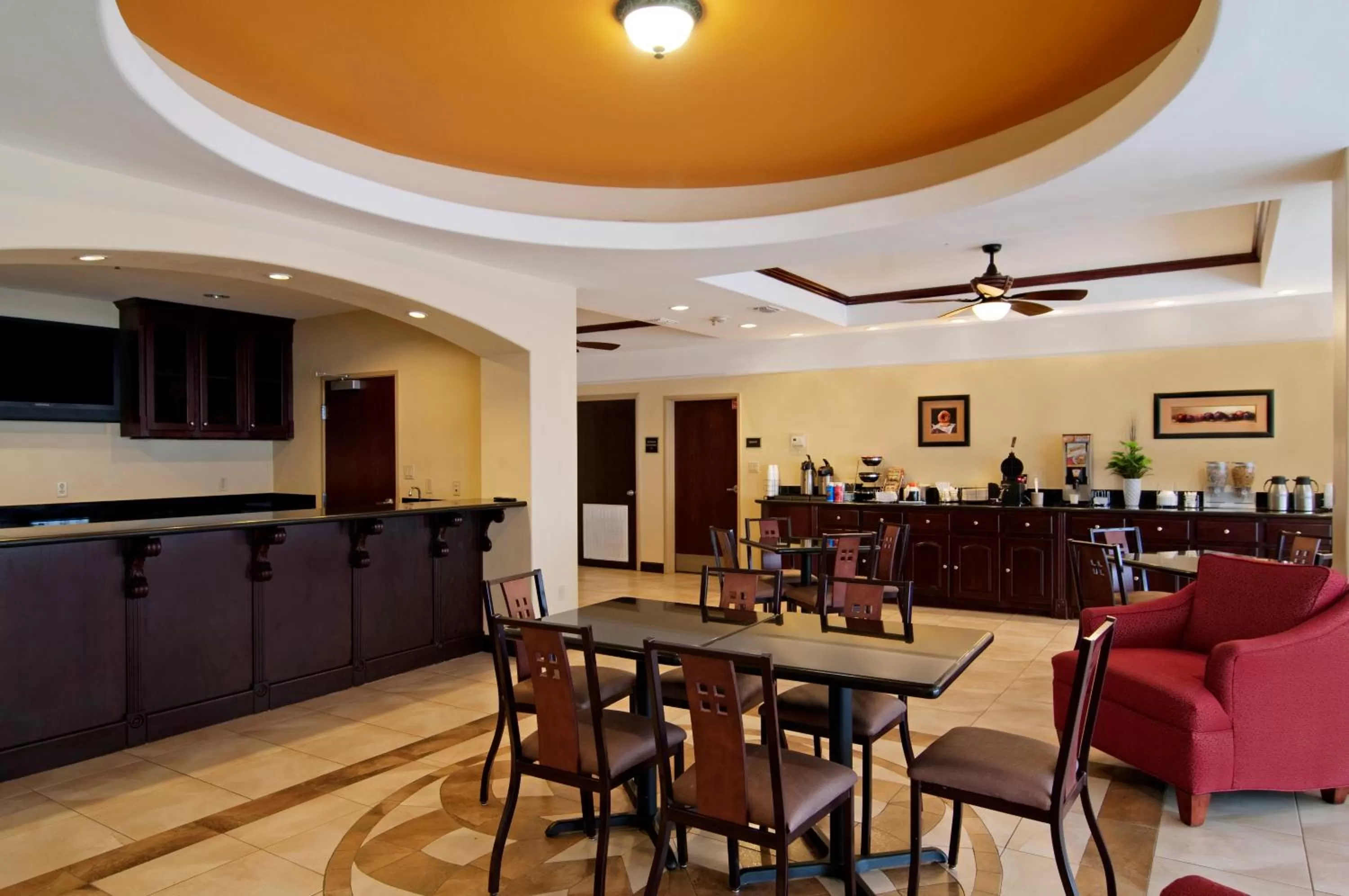 Restaurant/places to eat in Super 8 by Wyndham Hidalgo at La Plaza Mall & Mcallen Airport