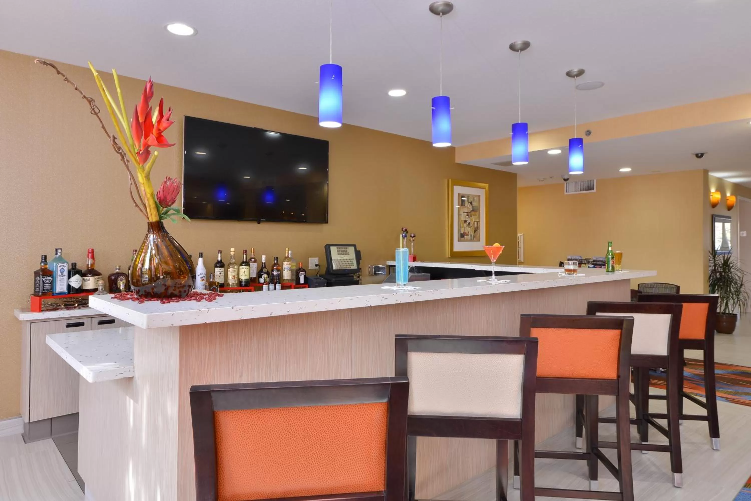 Lounge or bar in Best Western Plus Fresno Airport Hotel