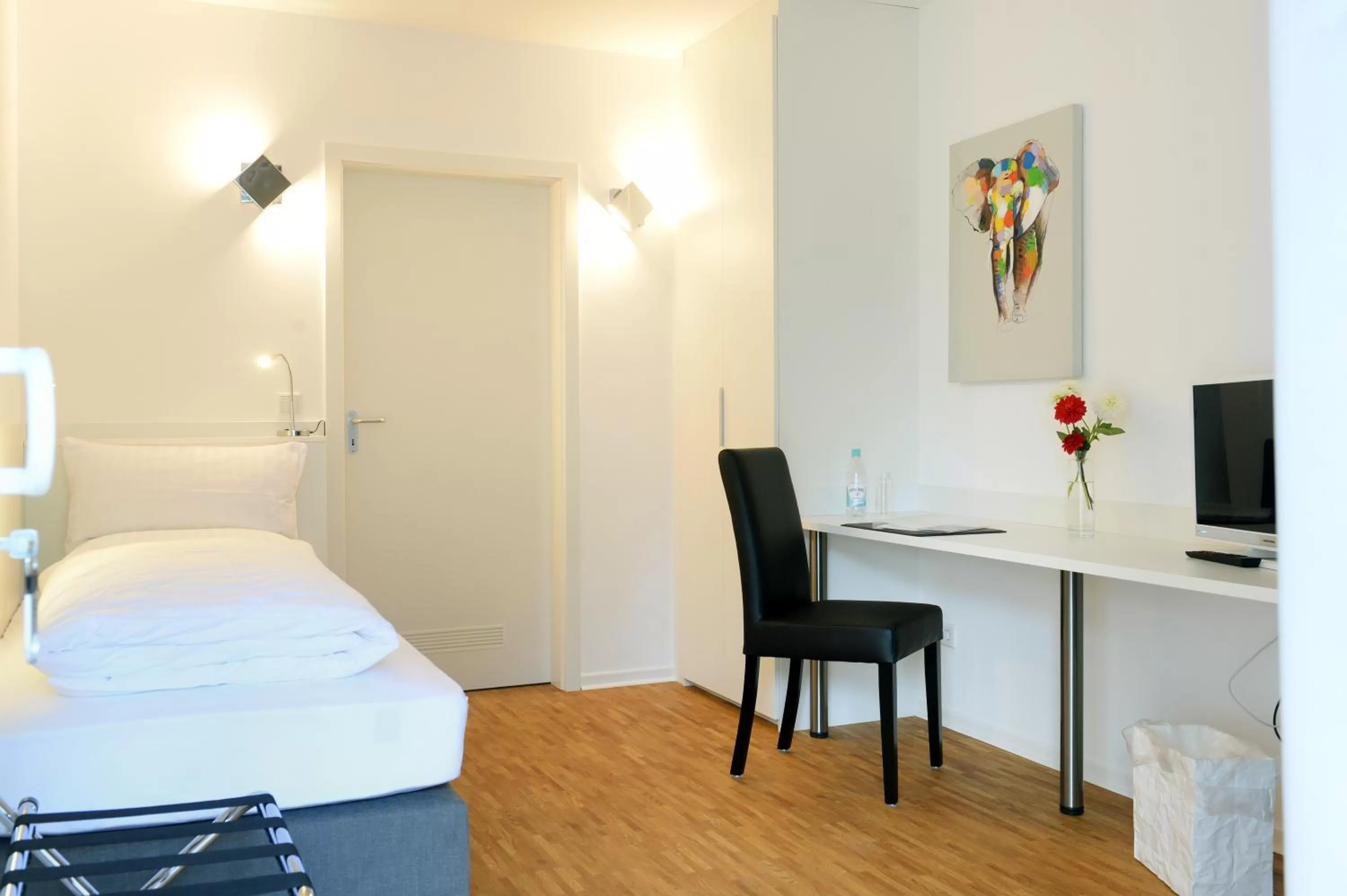 Photo of the whole room in Bed & Breakfast Meerbusch