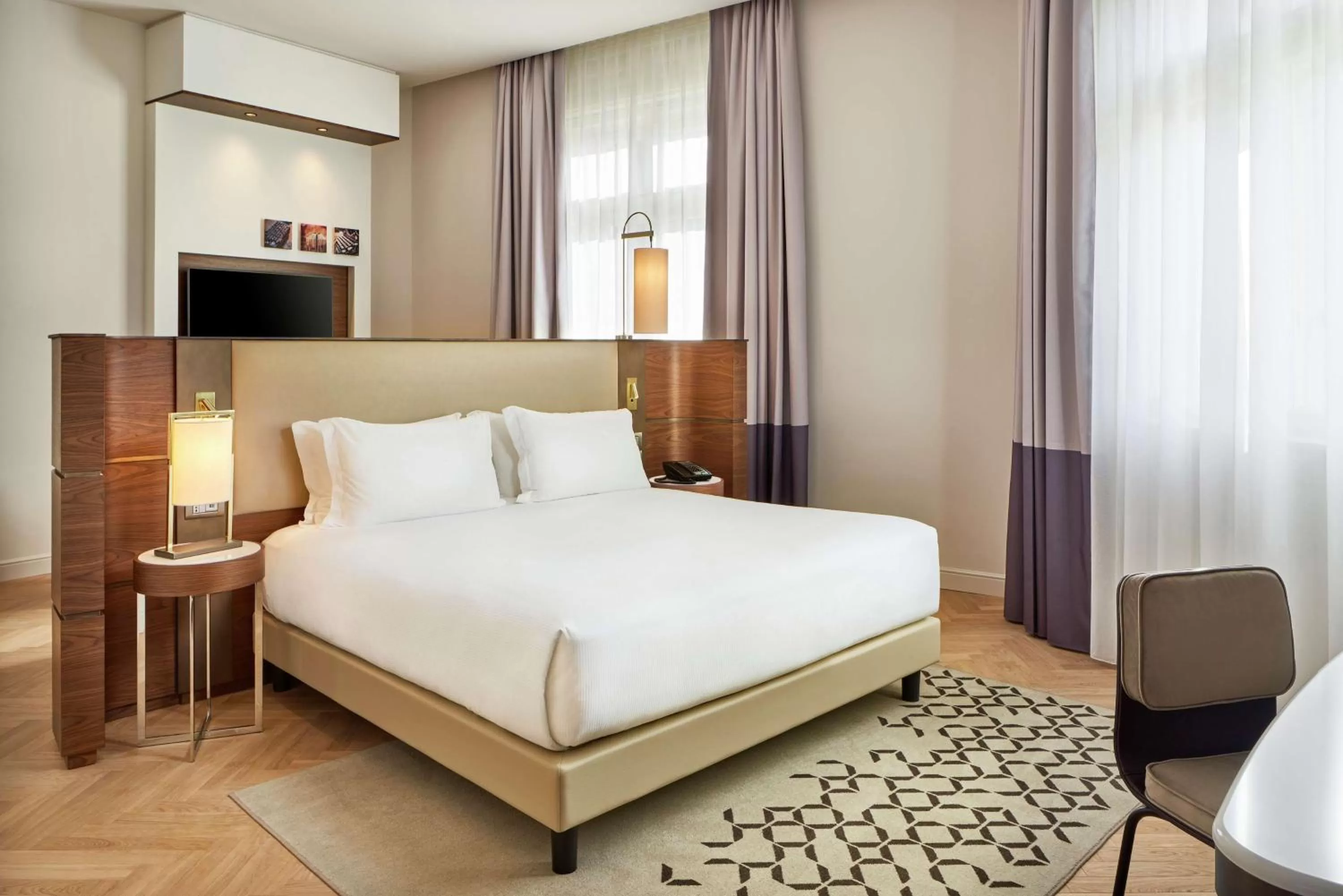 Corner Junior King Suite in DoubleTree By Hilton Trieste
