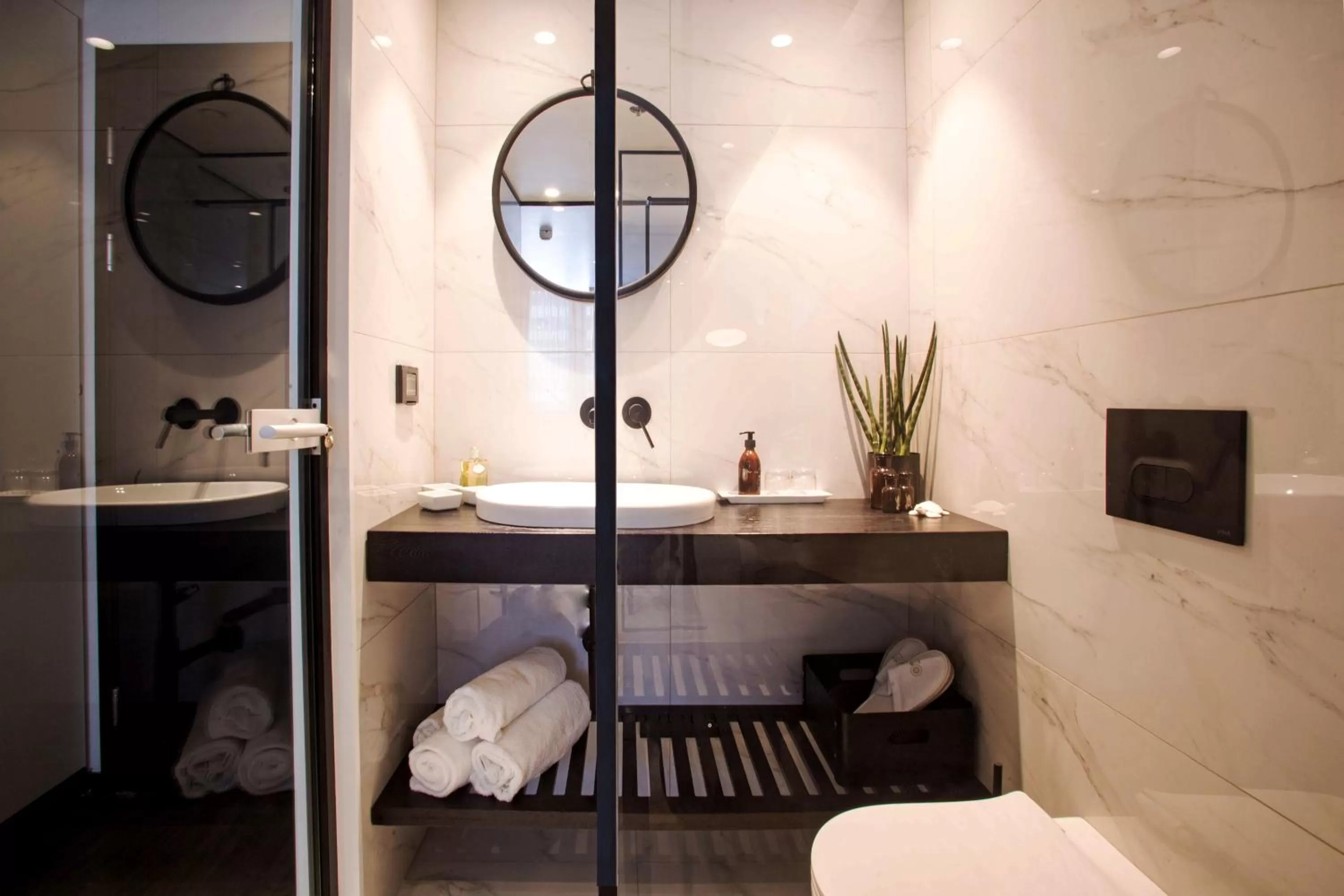 Shower in Daniel Herzliya Hotel