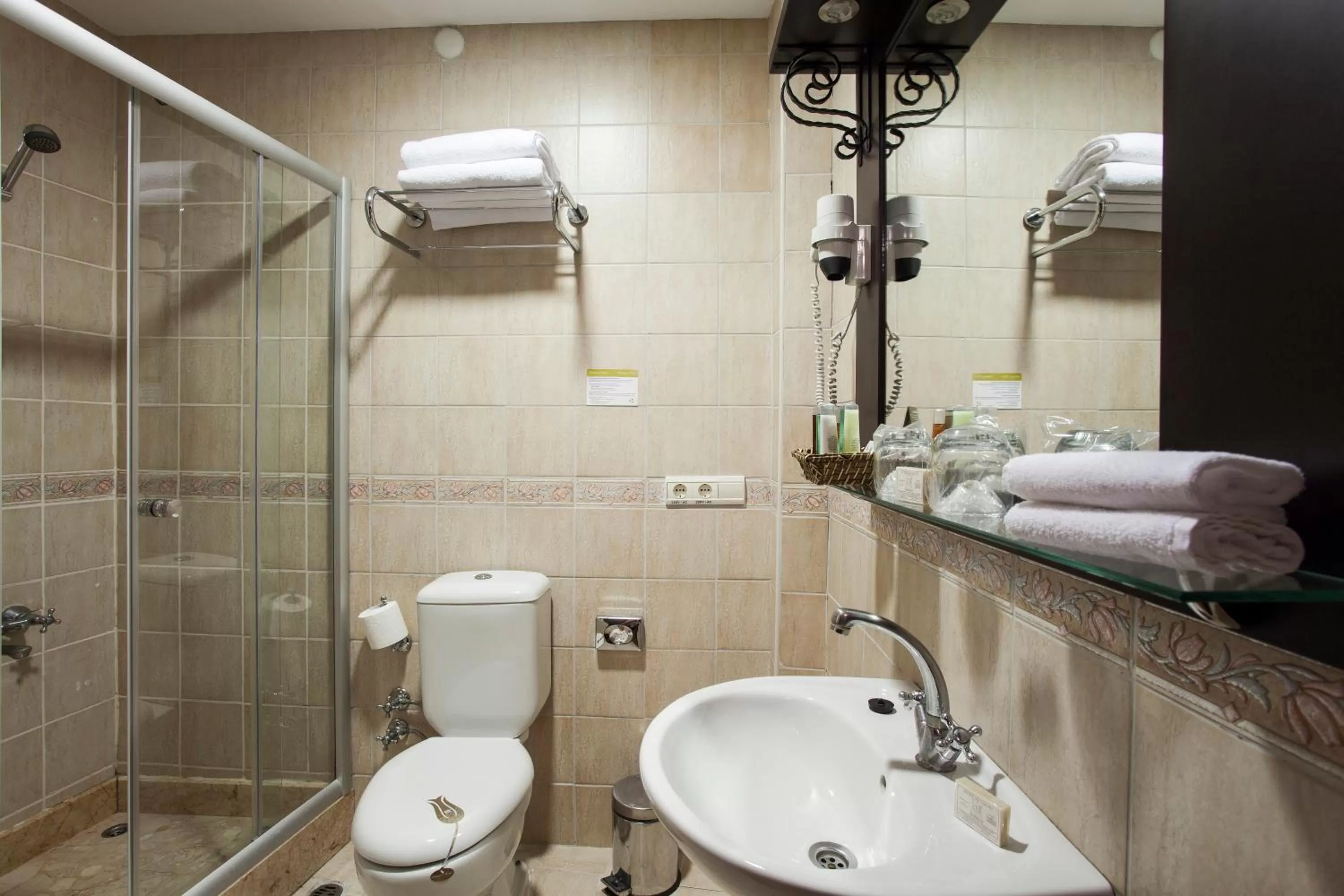 Shower in Ottoman Hotel Imperial-Special Category