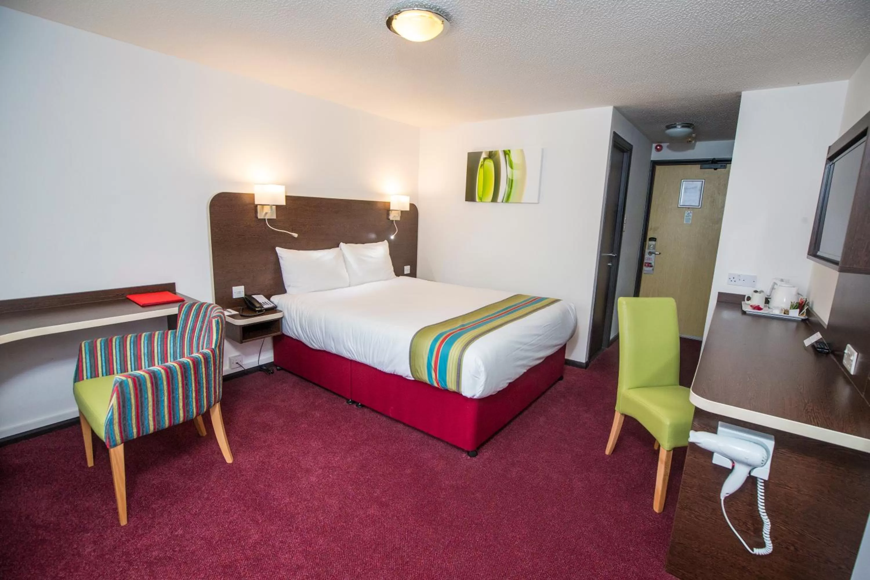 Photo of the whole room, Bed in Ramada London South Mimms