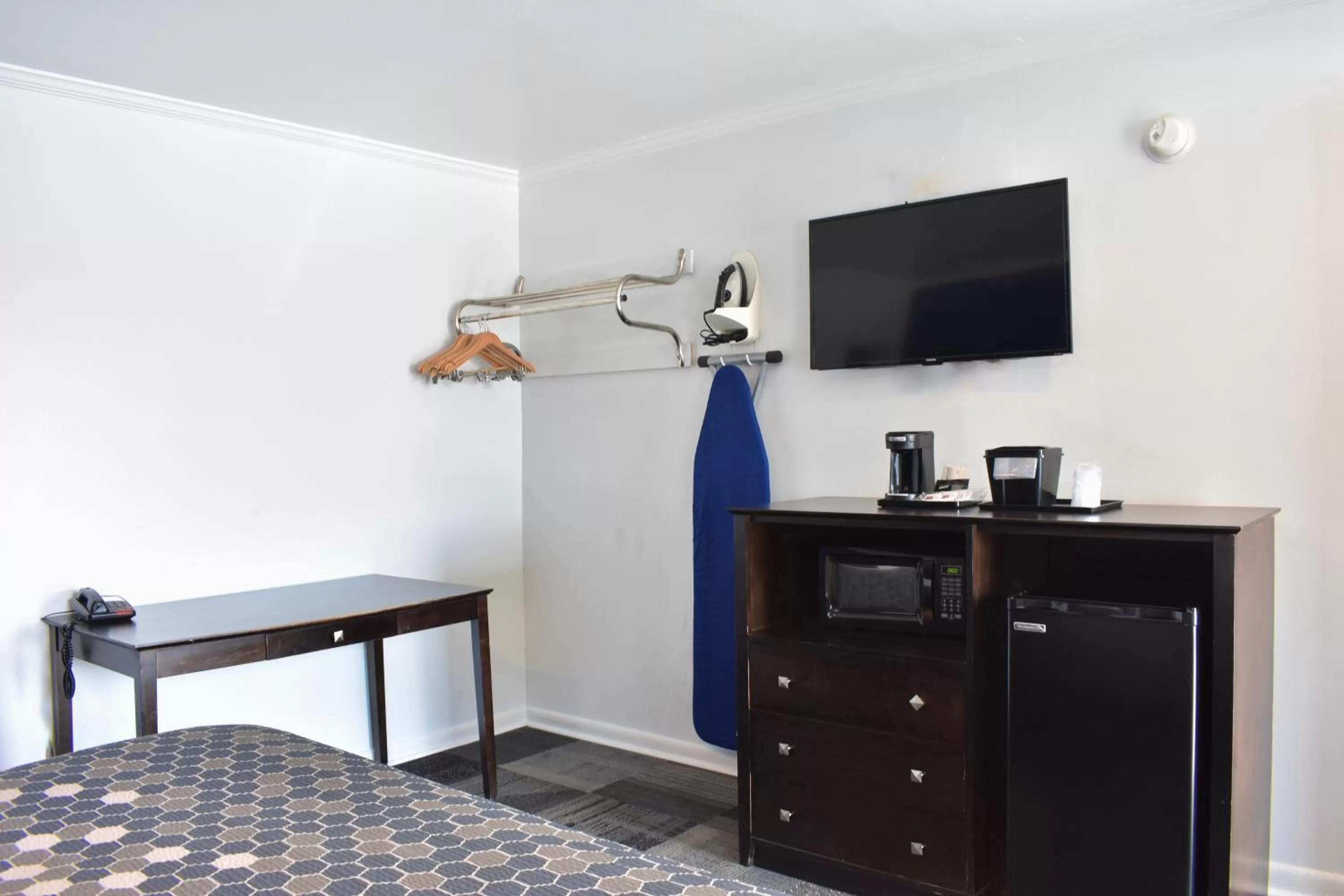 Bed in Rodeway Inn Swainsboro