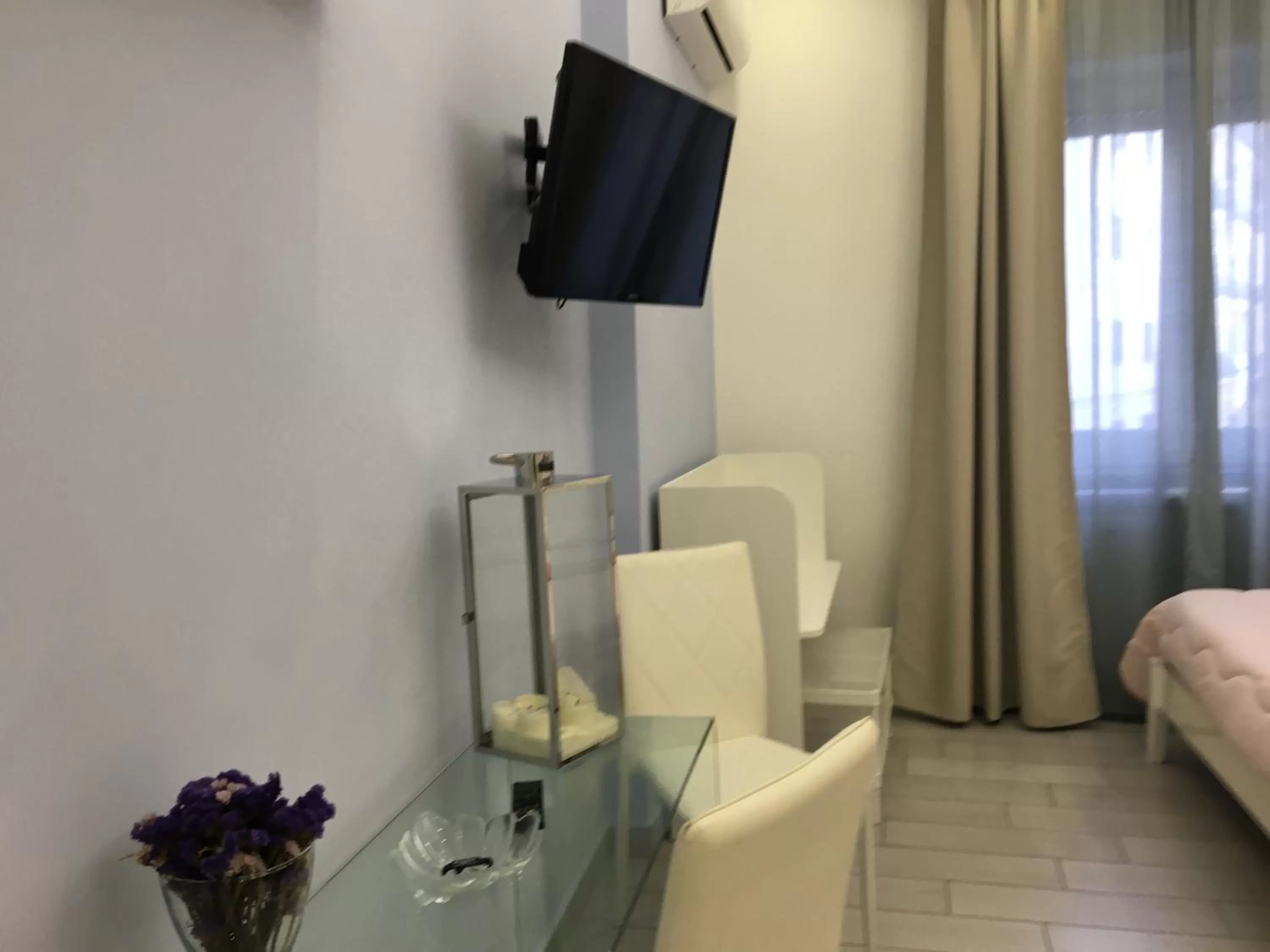 TV/Entertainment Center in Maison De luxe