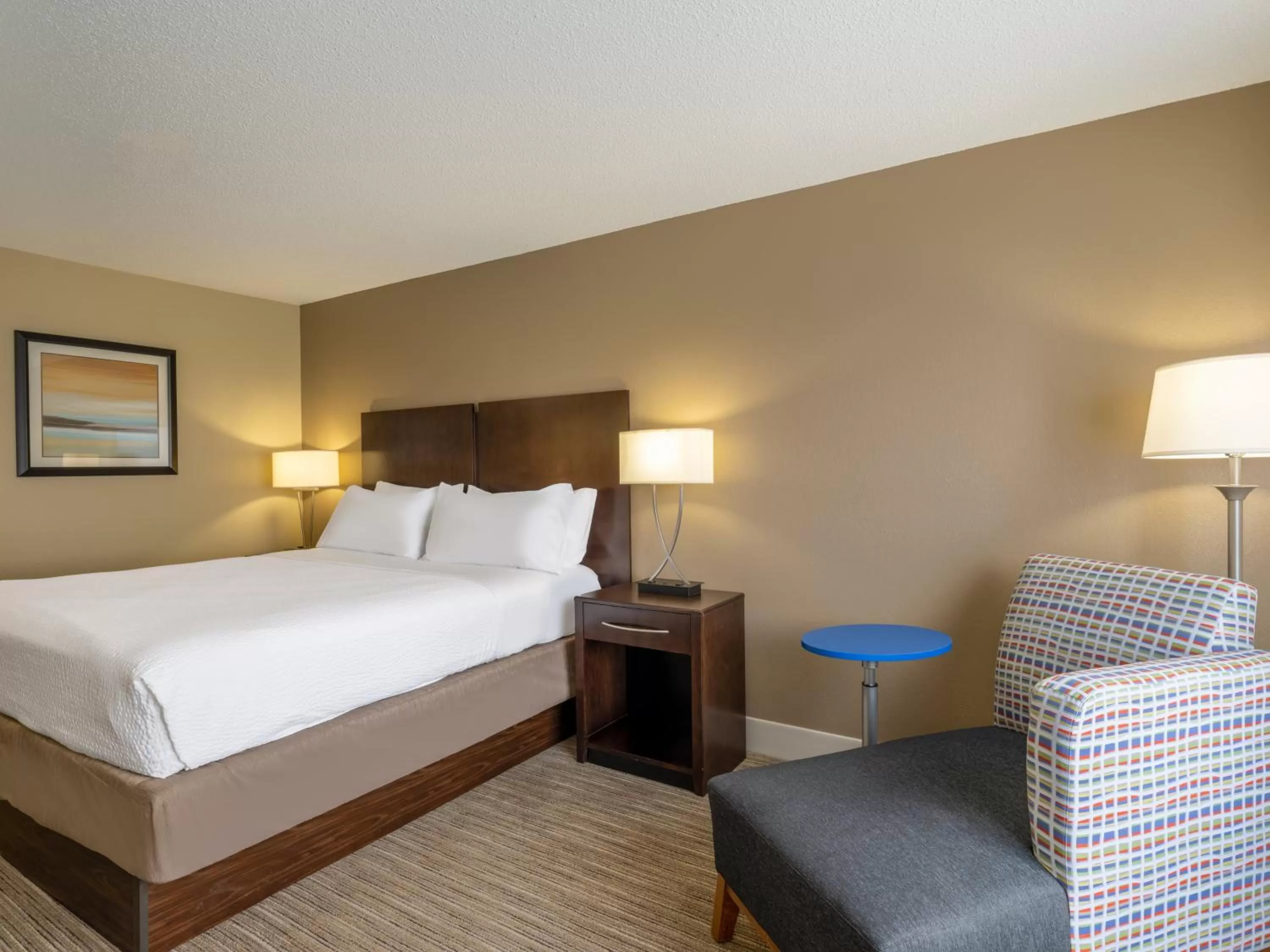 Photo of the whole room, Bed in Holiday Inn Express Gas City by IHG