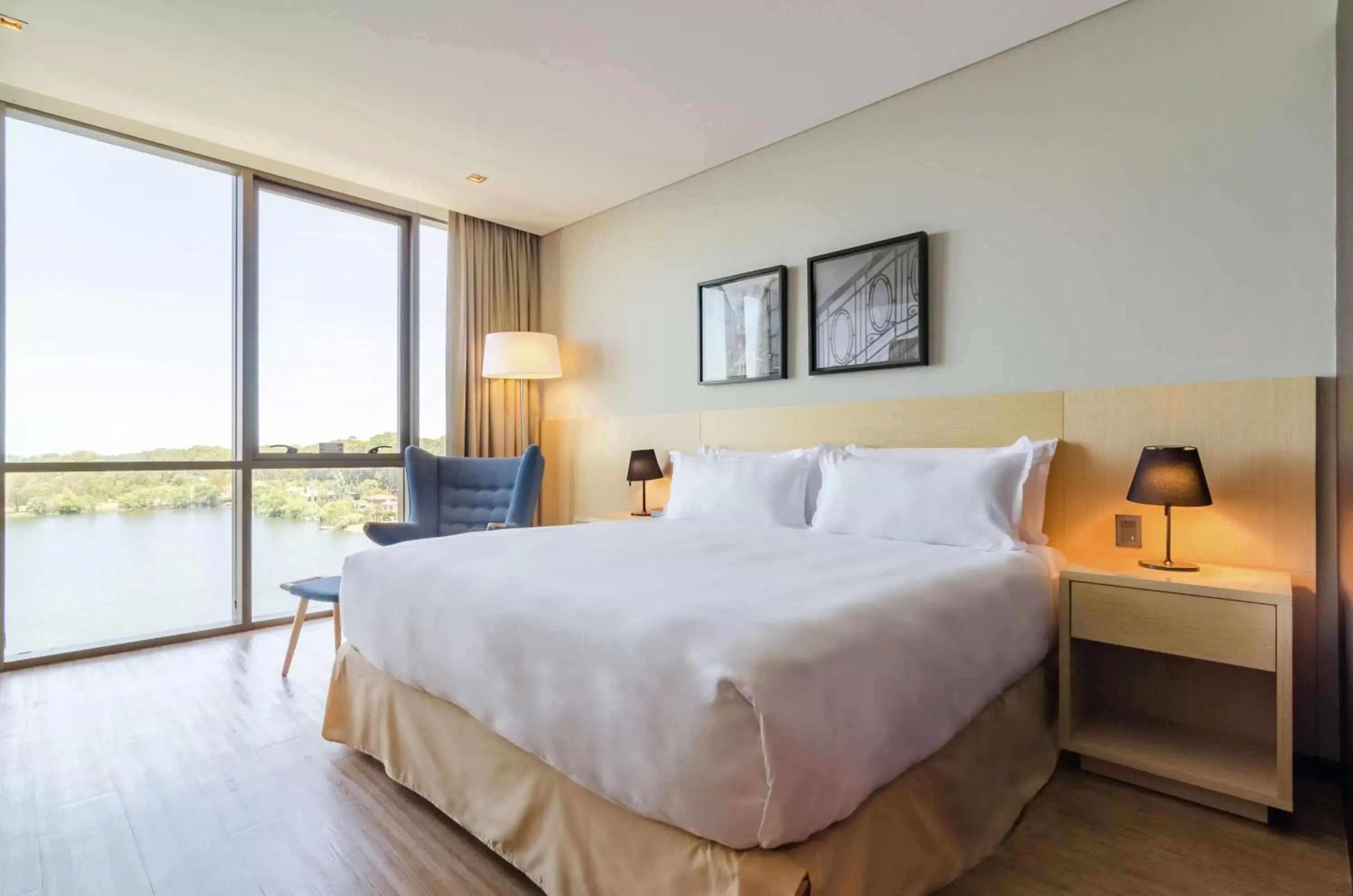 King Room with Lake View - single occupancy - Non-Smoking in Hampton By Hilton Montevideo Carrasco King Room with Lake View - single occupancy - Non-Smoking in Hampton By Hilton Montevideo Carrasco