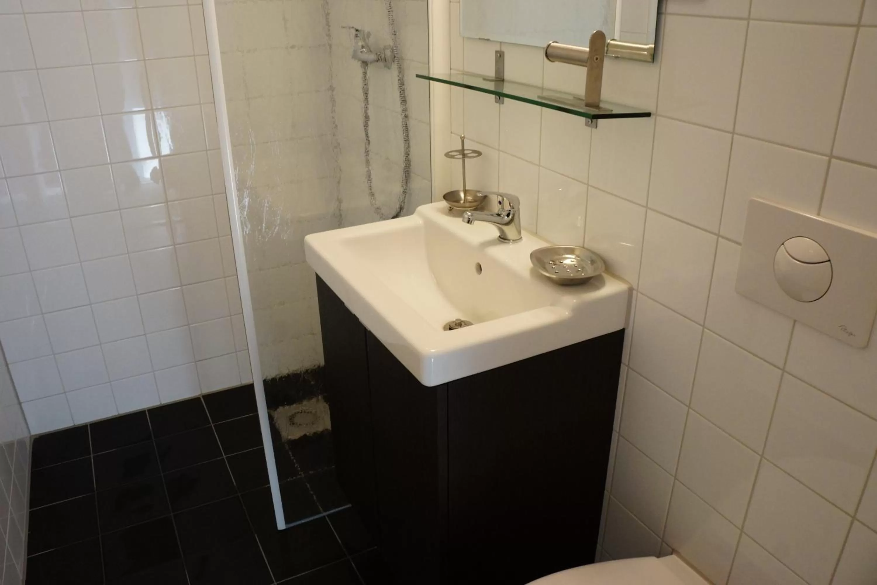 Shower, Bathroom in Quarenta Studio