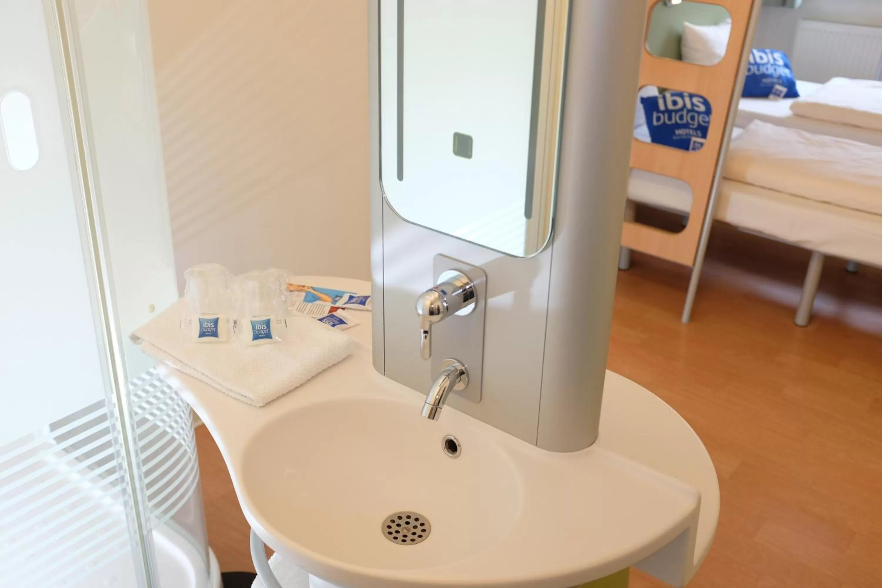 Bathroom in ibis budget Hotel BONN SÜD Königswinter