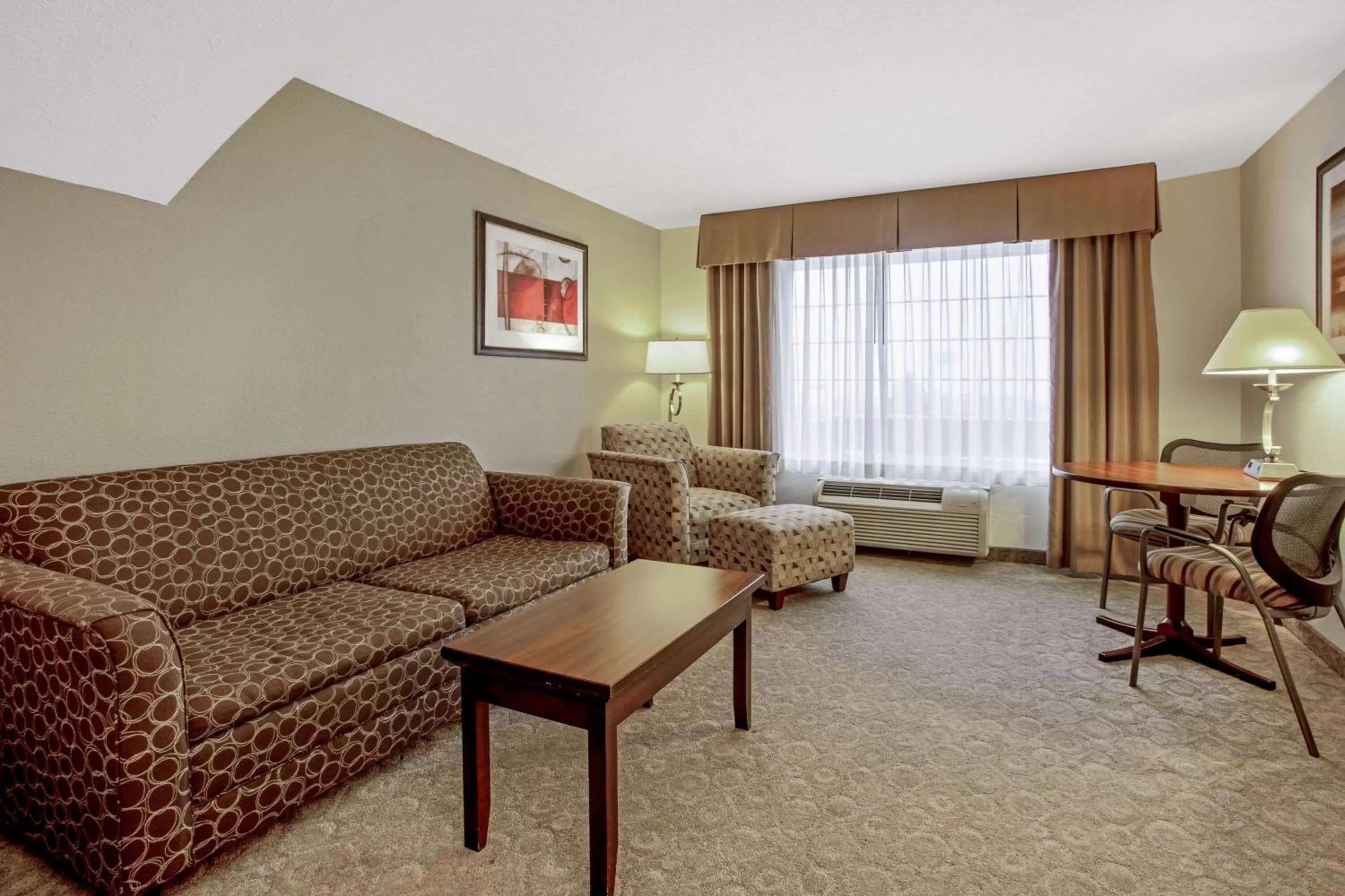 Photo of the whole room in La Quinta by Wyndham Bismarck