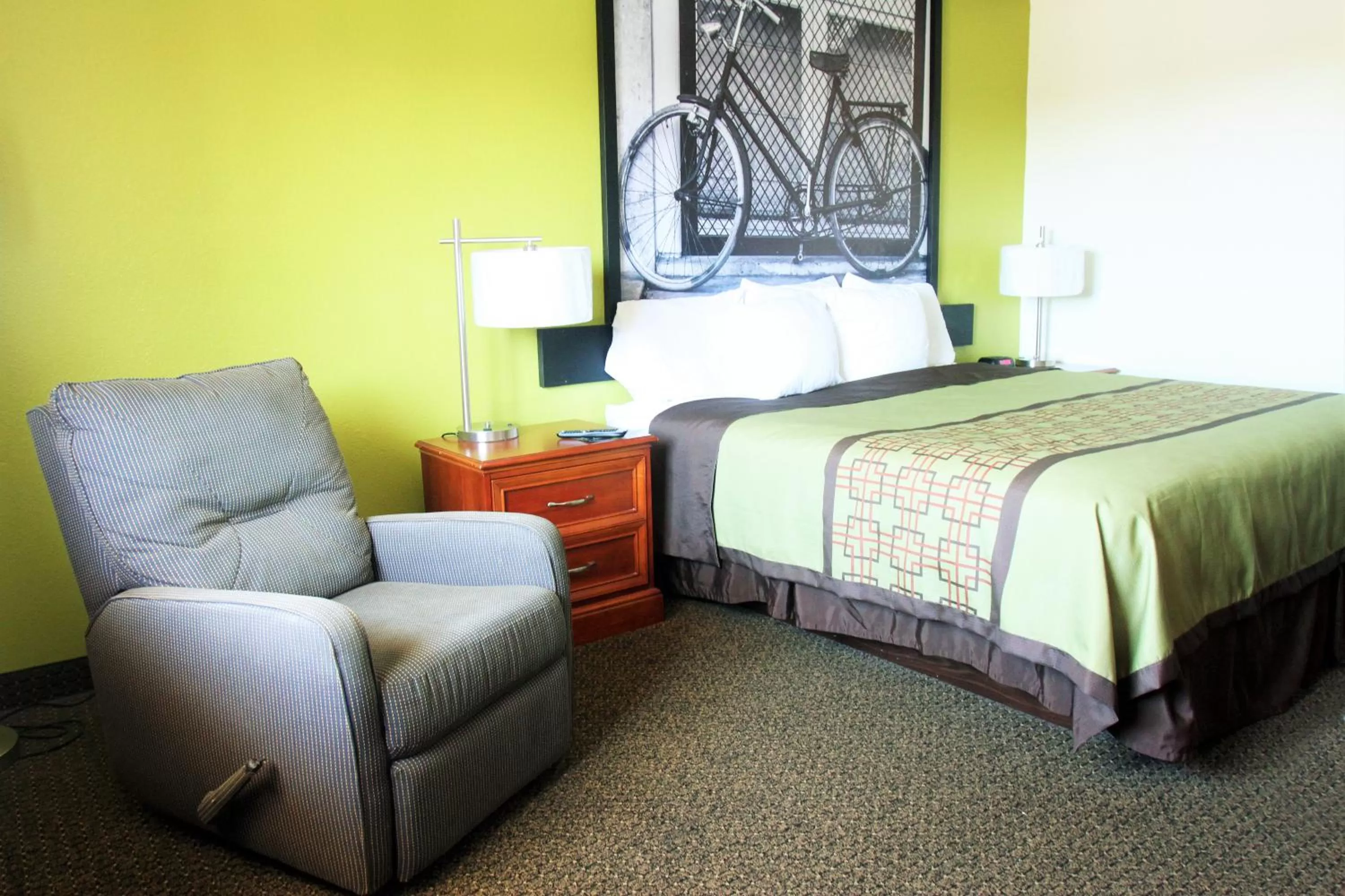 Bedroom, Bed in Super 8 by Wyndham South Boston VA