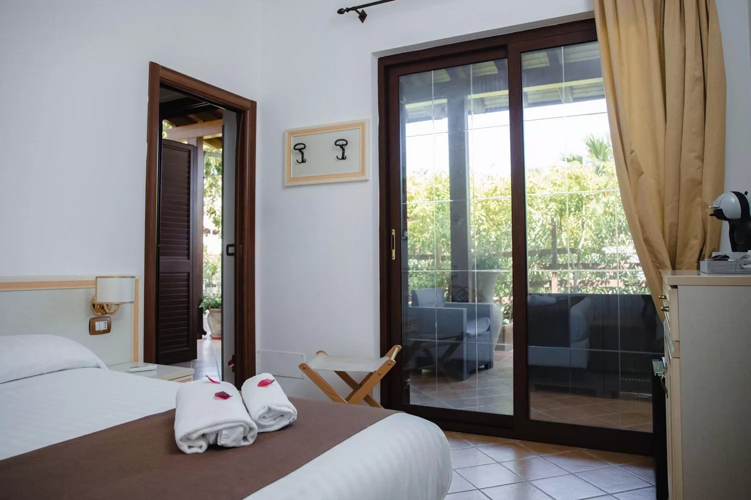 Bedroom, Bed in Hotel Costazzurra Museum & Spa