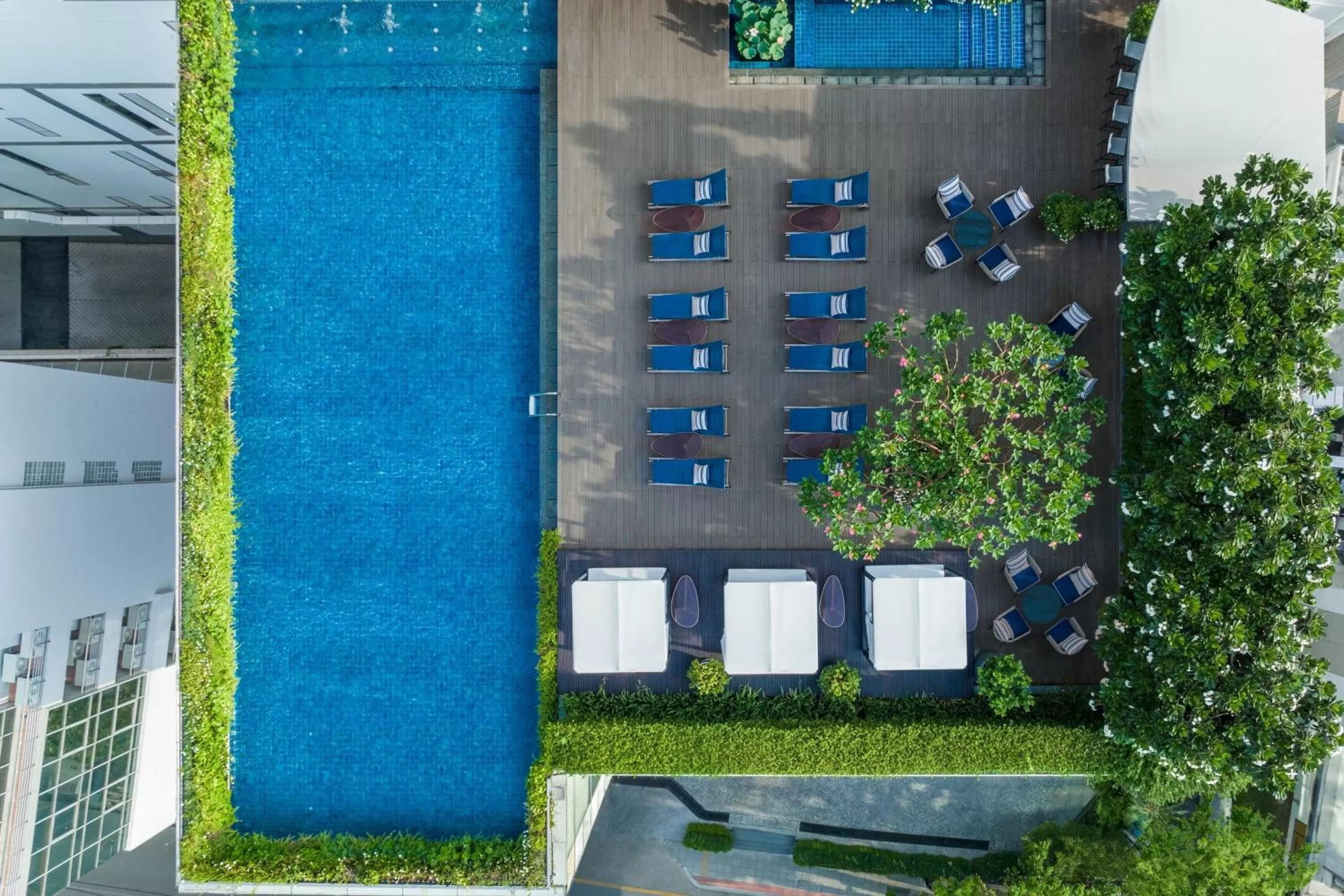 Swimming pool in Le Meridien Bangkok