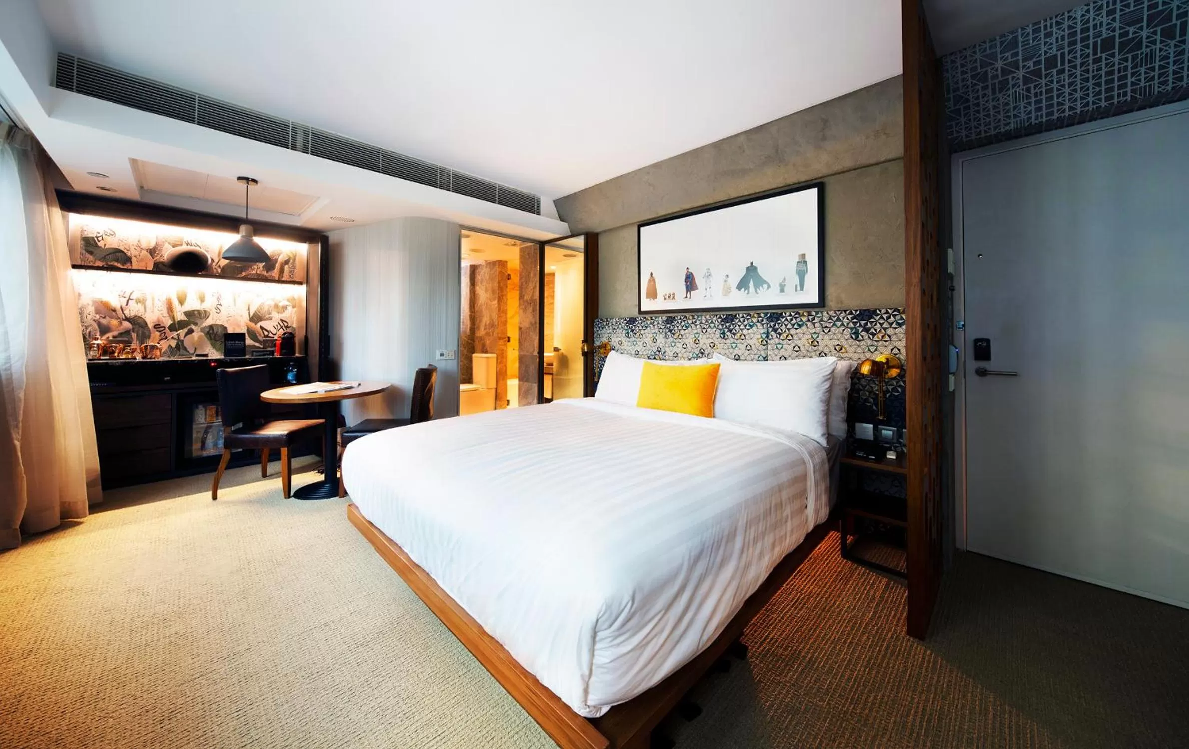 Photo of the whole room, Bed in Ovolo Central