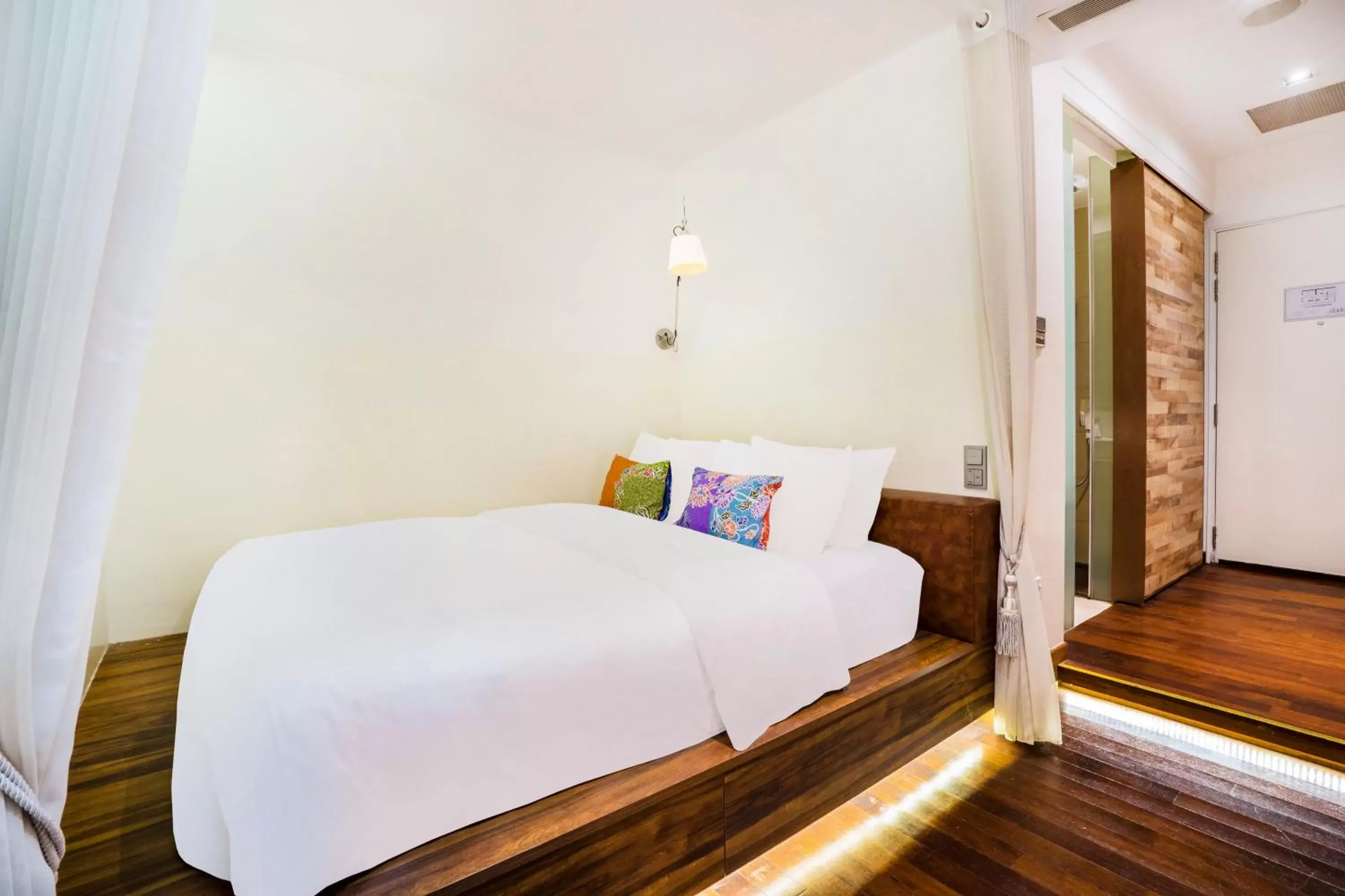 Deluxe Room in The Daulat by Hotel Calmo Deluxe Room in The Daulat by Hotel Calmo