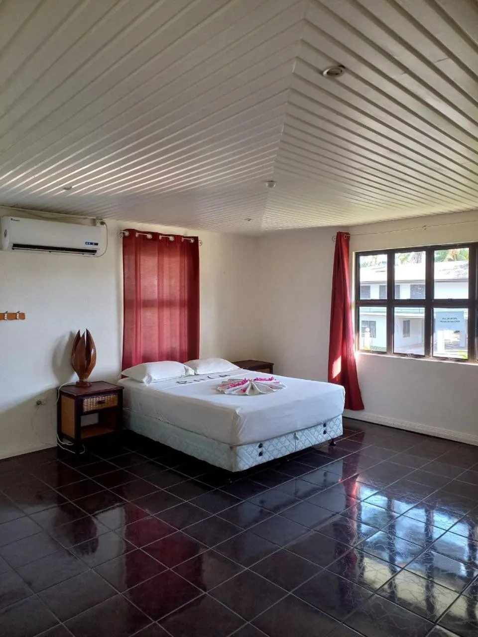 Photo of the whole room, Bed in Bamboo Backpackers