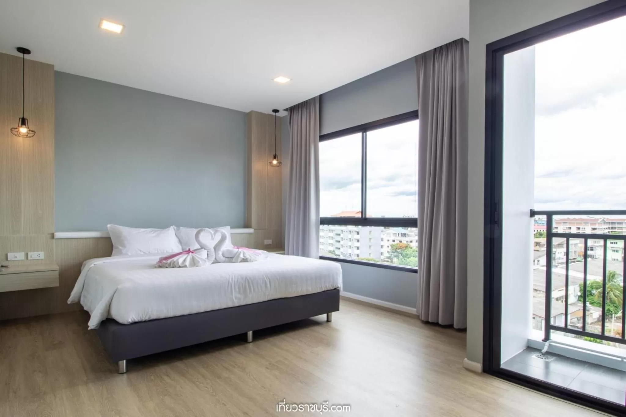 Bed in Napa Hotel Ratchaburi