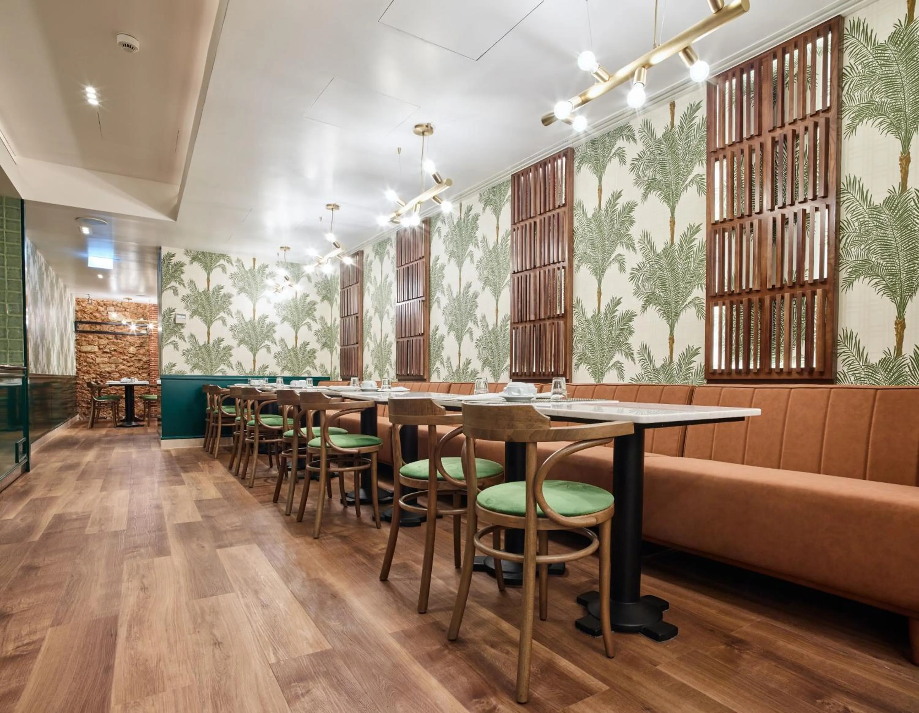 Restaurant/places to eat in Hotel Florescente