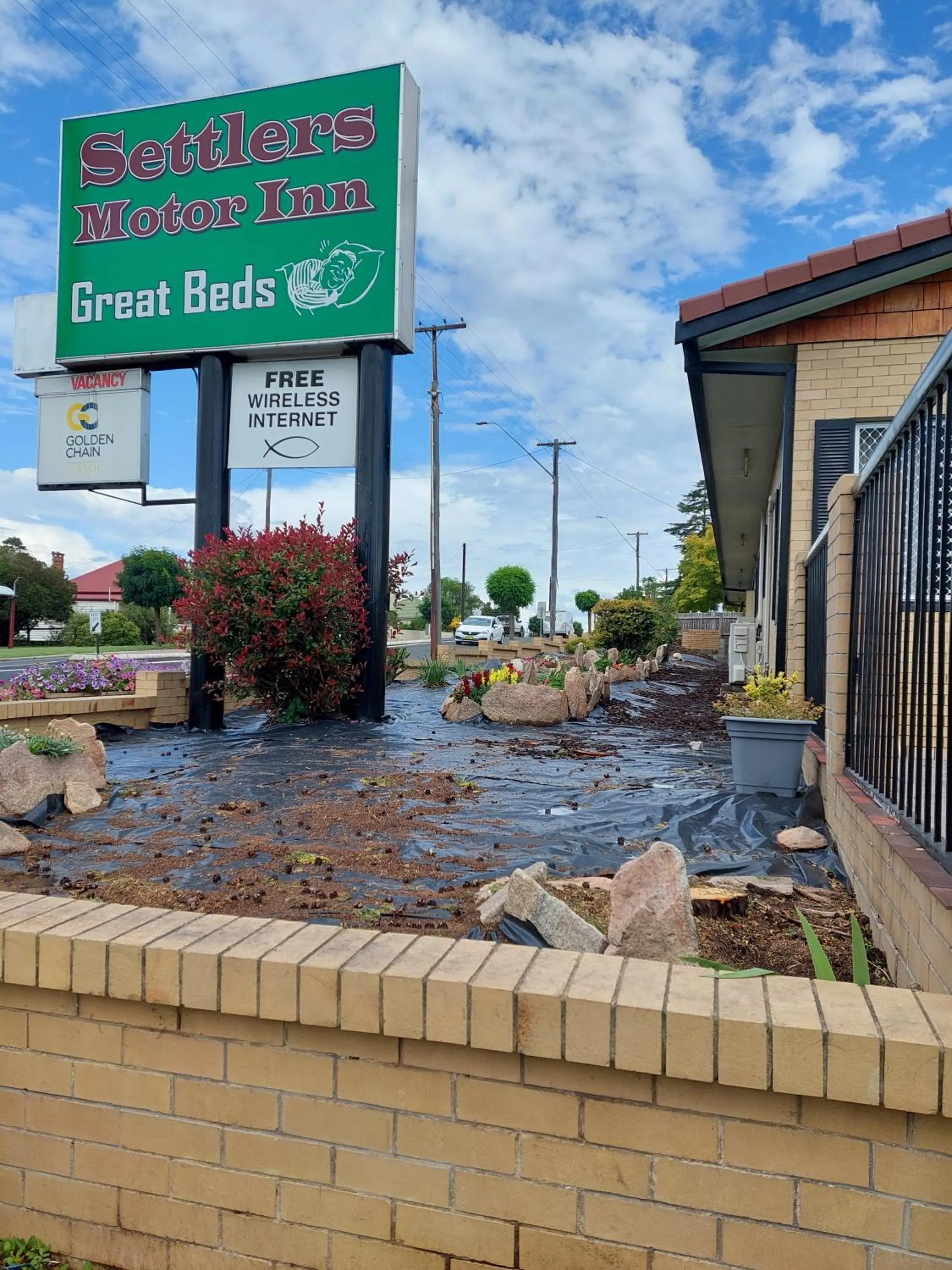 Property logo or sign in Settlers Motor Inn