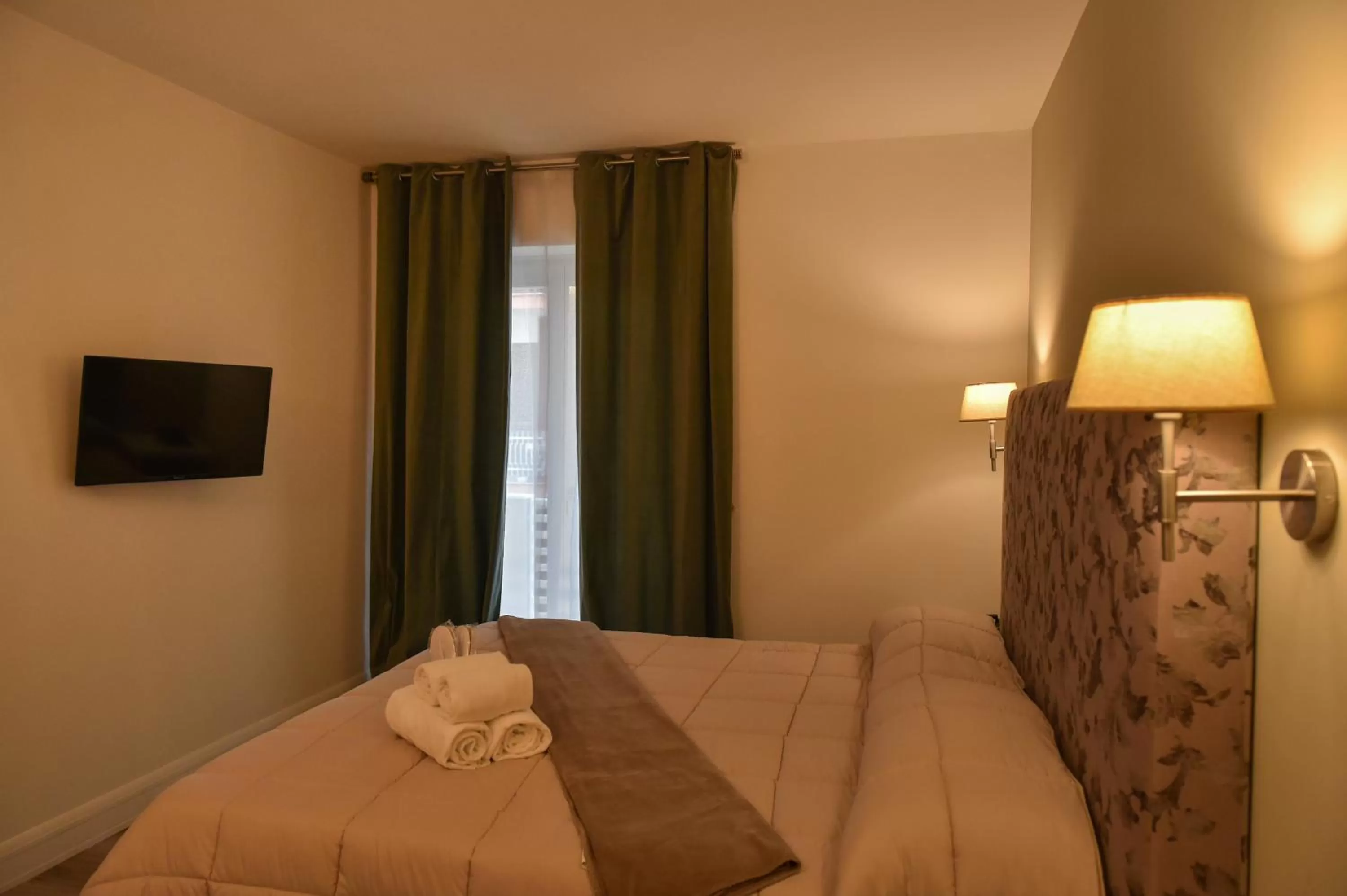 Decorative detail, Bed in Hotel Pompei Be Green