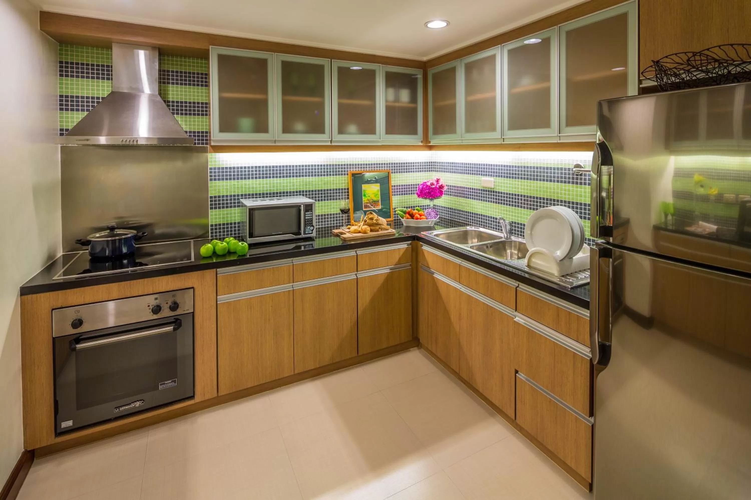 Kitchen or kitchenette in Discovery Suites Manila, Philippines