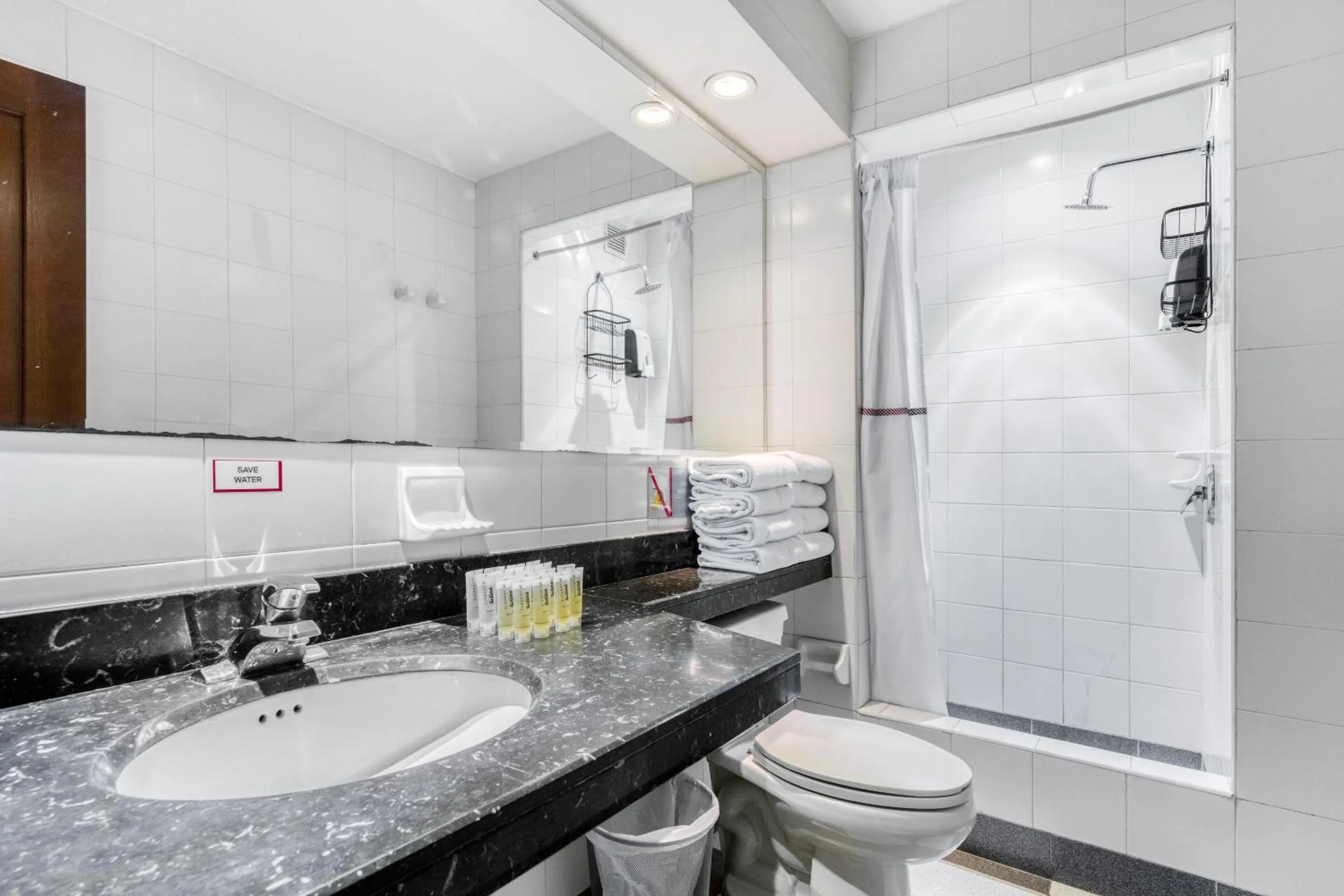 Shower in Selina Chapinero Bogota