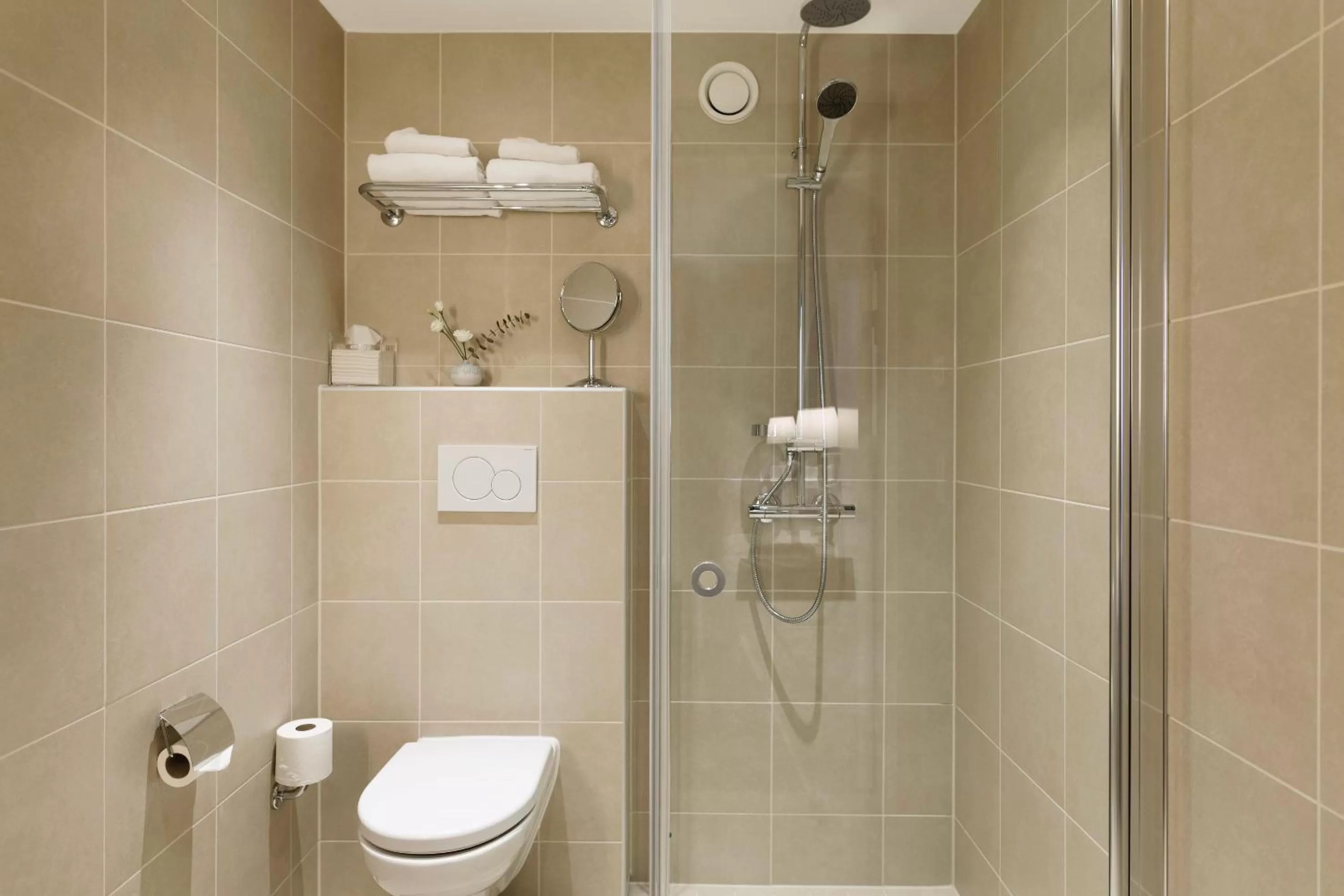 Shower in Elite Hotel Carolina Tower