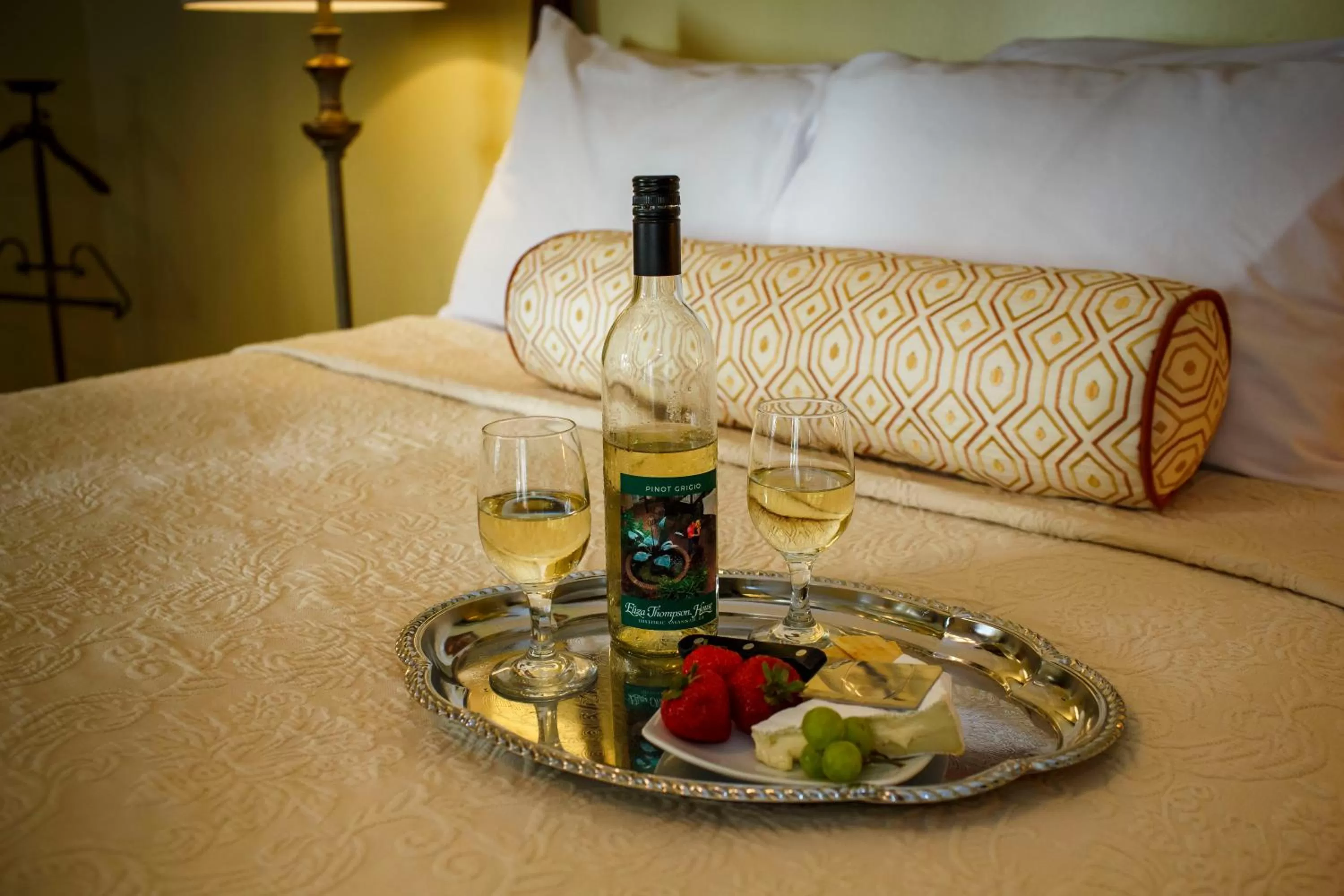 Food and drinks, Bed in Eliza Thompson House, Historic Inns of Savannah Collection