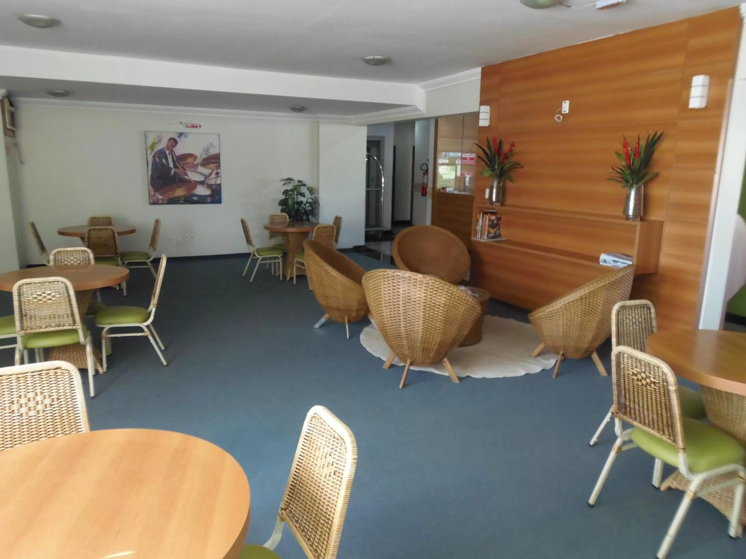 Communal lounge/ TV room in Sanare Hotel