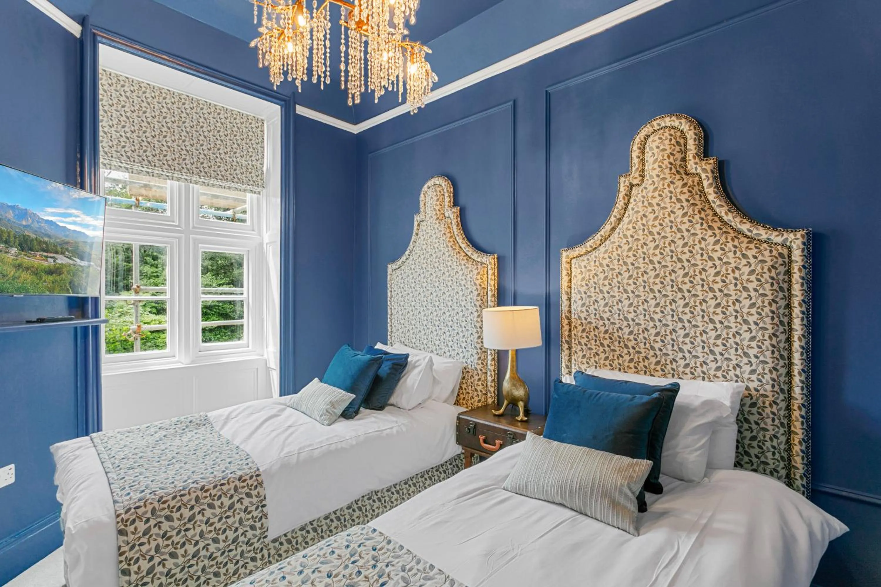 Bedroom, Bed in Welbeck Manor and Golf