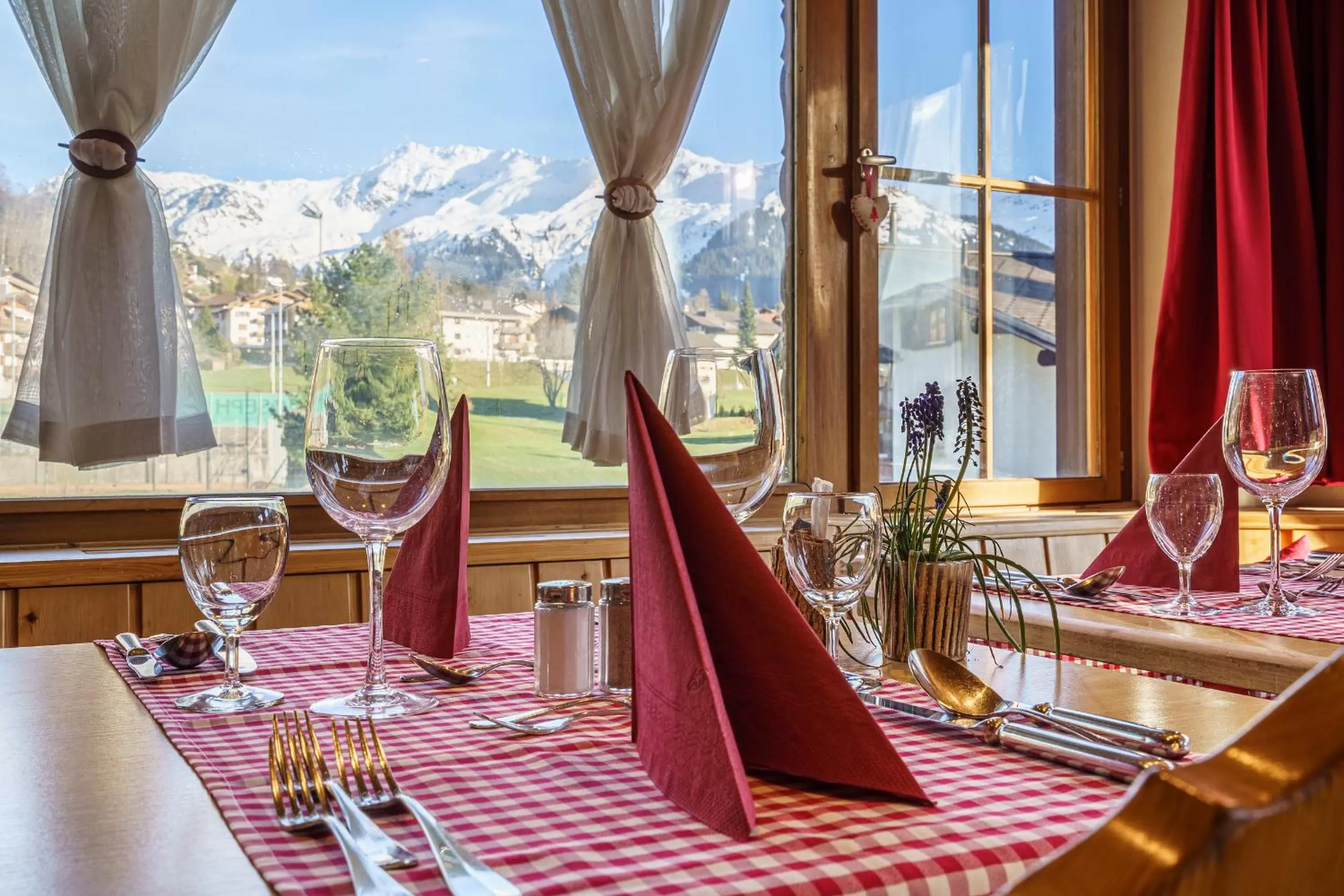 Restaurant/places to eat in Hotel Silvapina