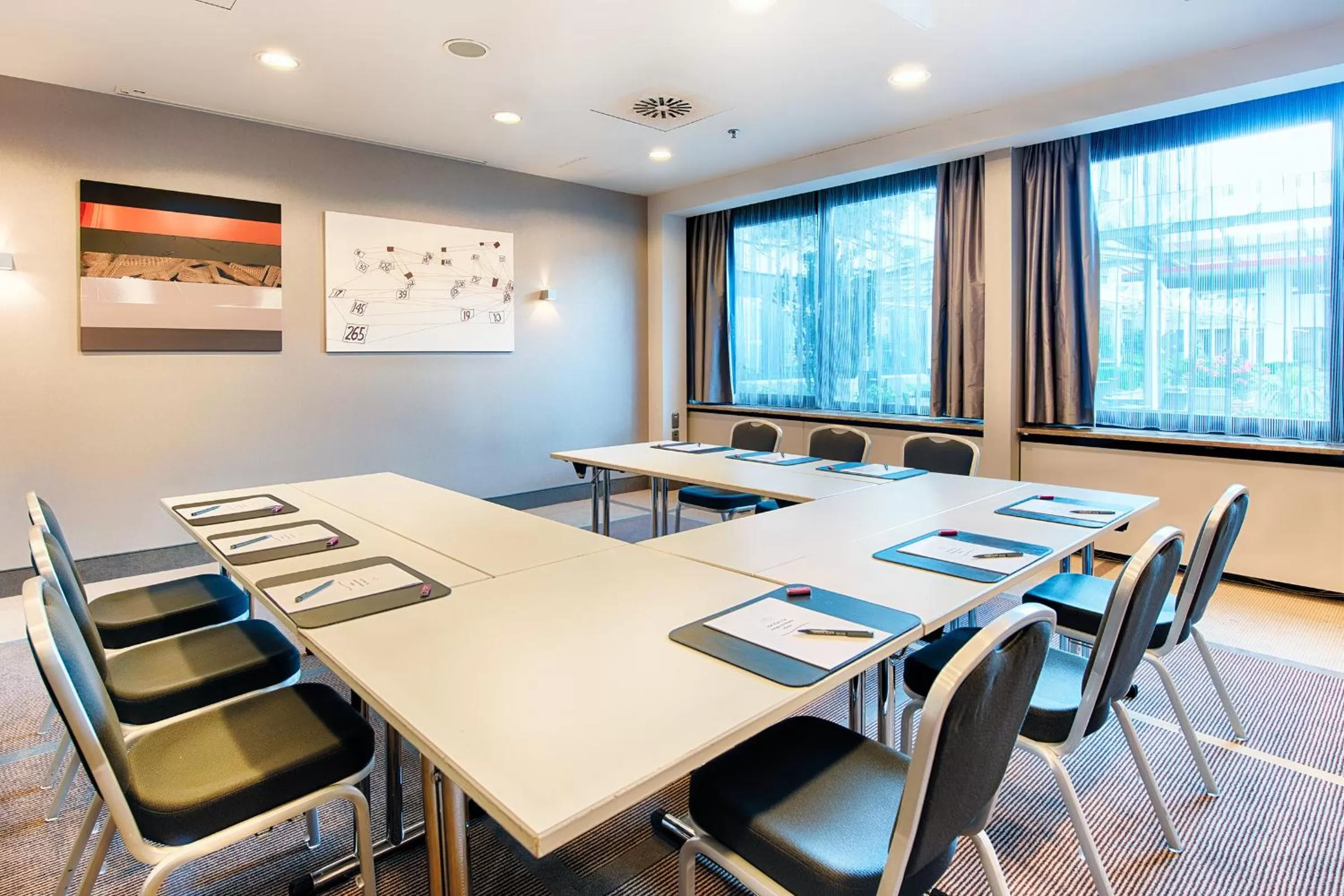 Meeting/conference room in Crowne Plaza Frankfurt Congress Hotel by IHG
