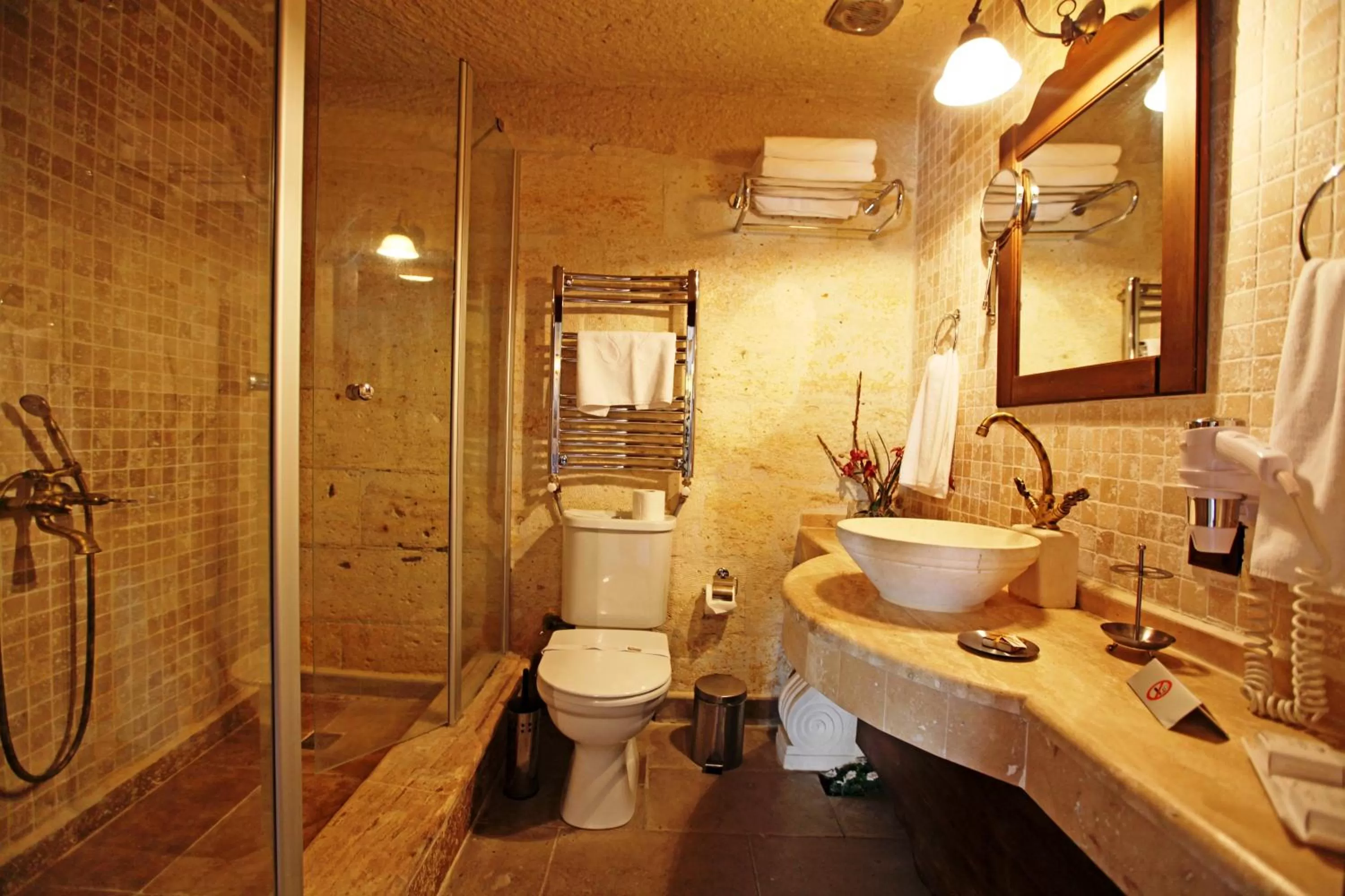 Bathroom in Miras Hotel