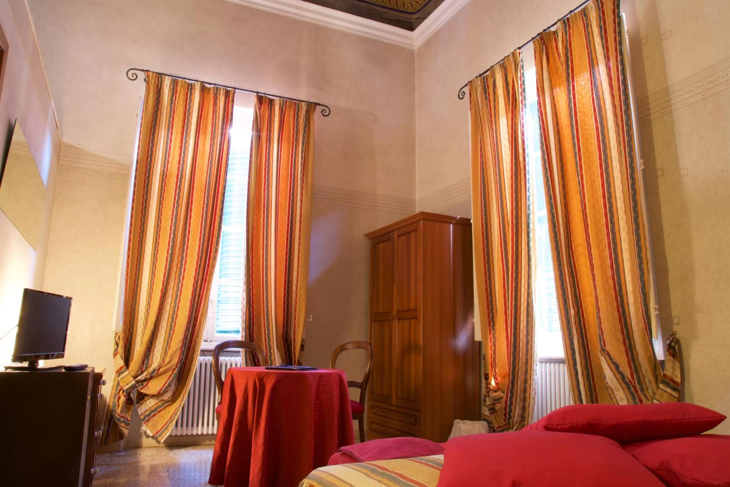 TV and multimedia in Hotel La Luna