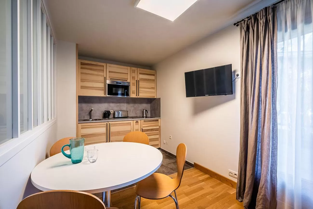 TV and multimedia, Dining Area in Eden Hotel, Apartments and Chalet Chamonix Les Praz