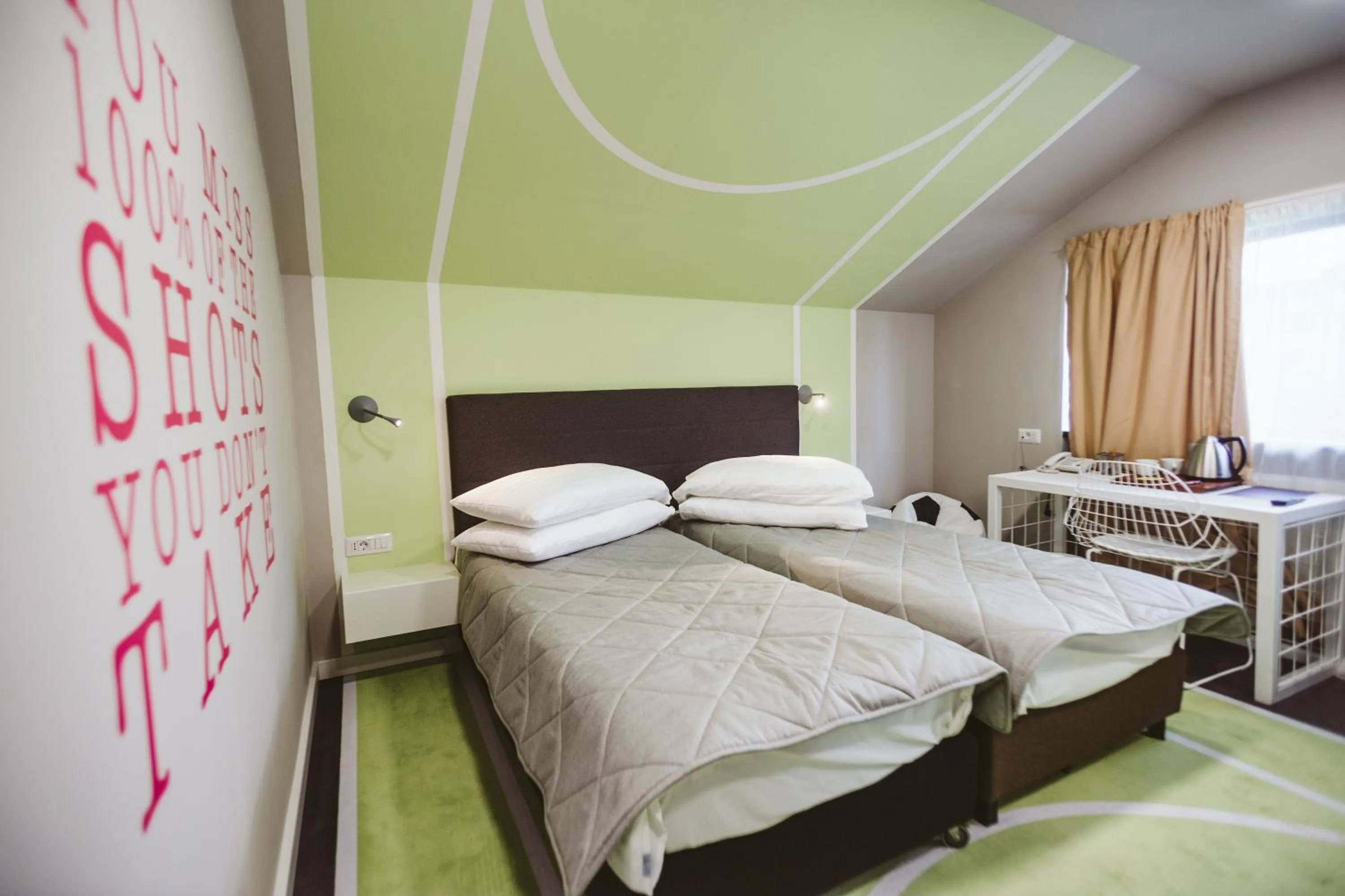 Photo of the whole room in Lol et Lola Hotel