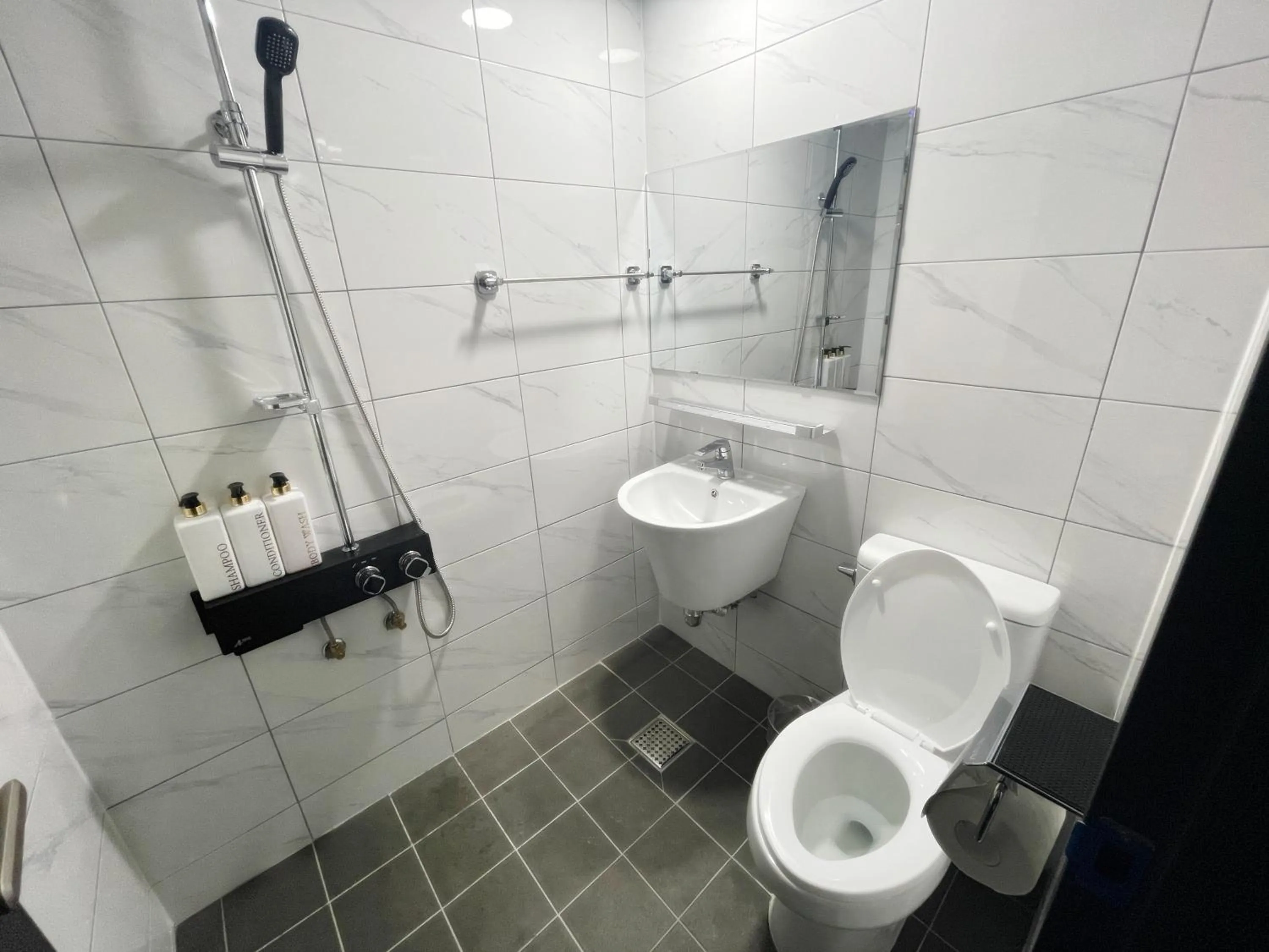 Toilet in The Road Hotel