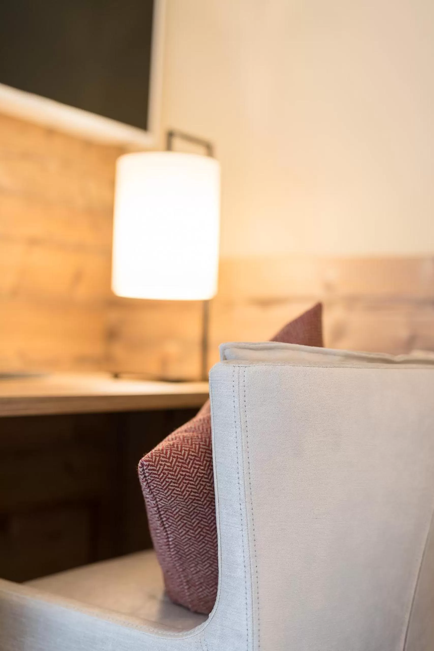 Seating area, Bed in Alpenhotel Tirolerhof