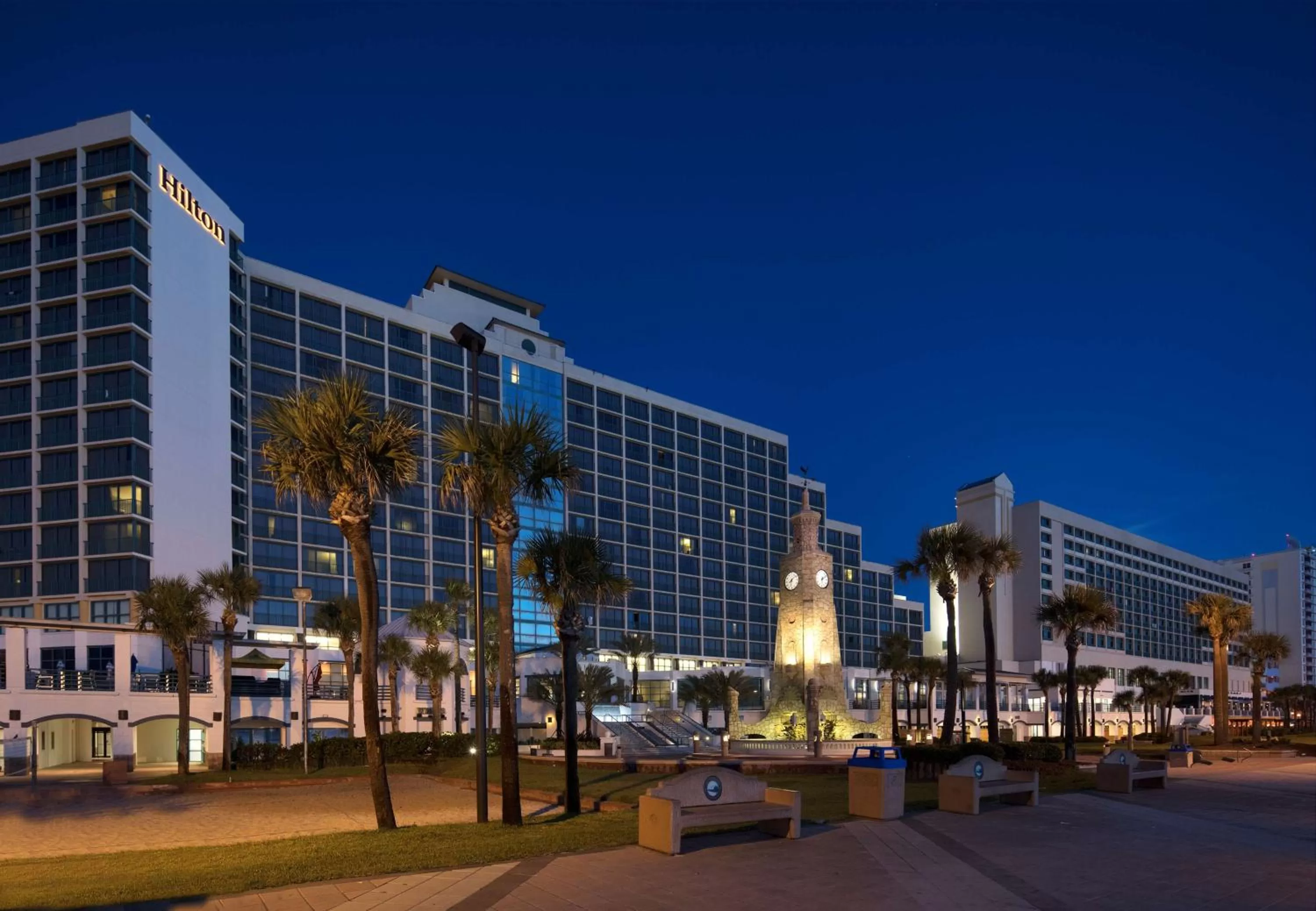 Property building in Hilton Daytona Beach Resort