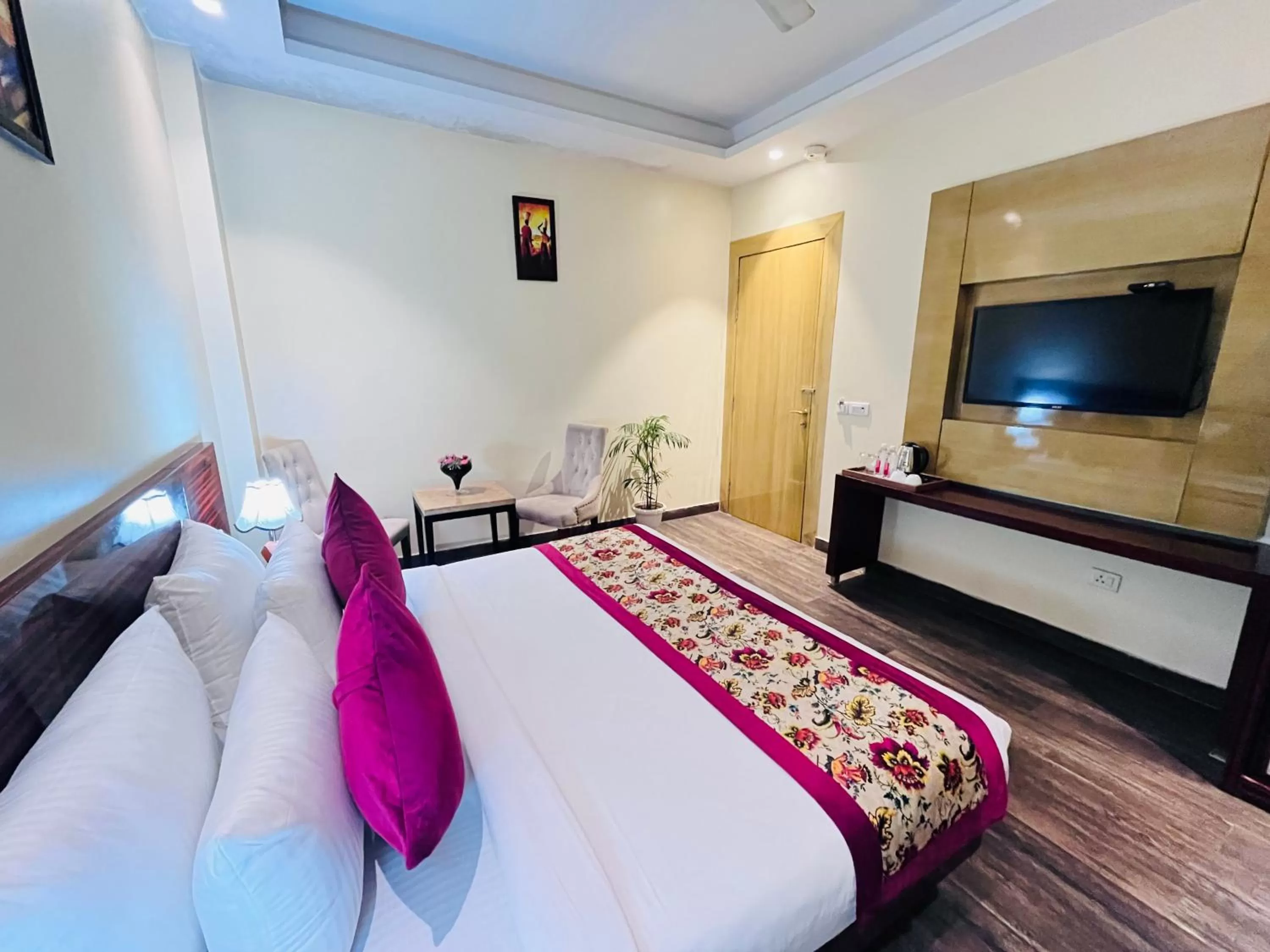 Bed in Hotel Banz near Delhi Airport