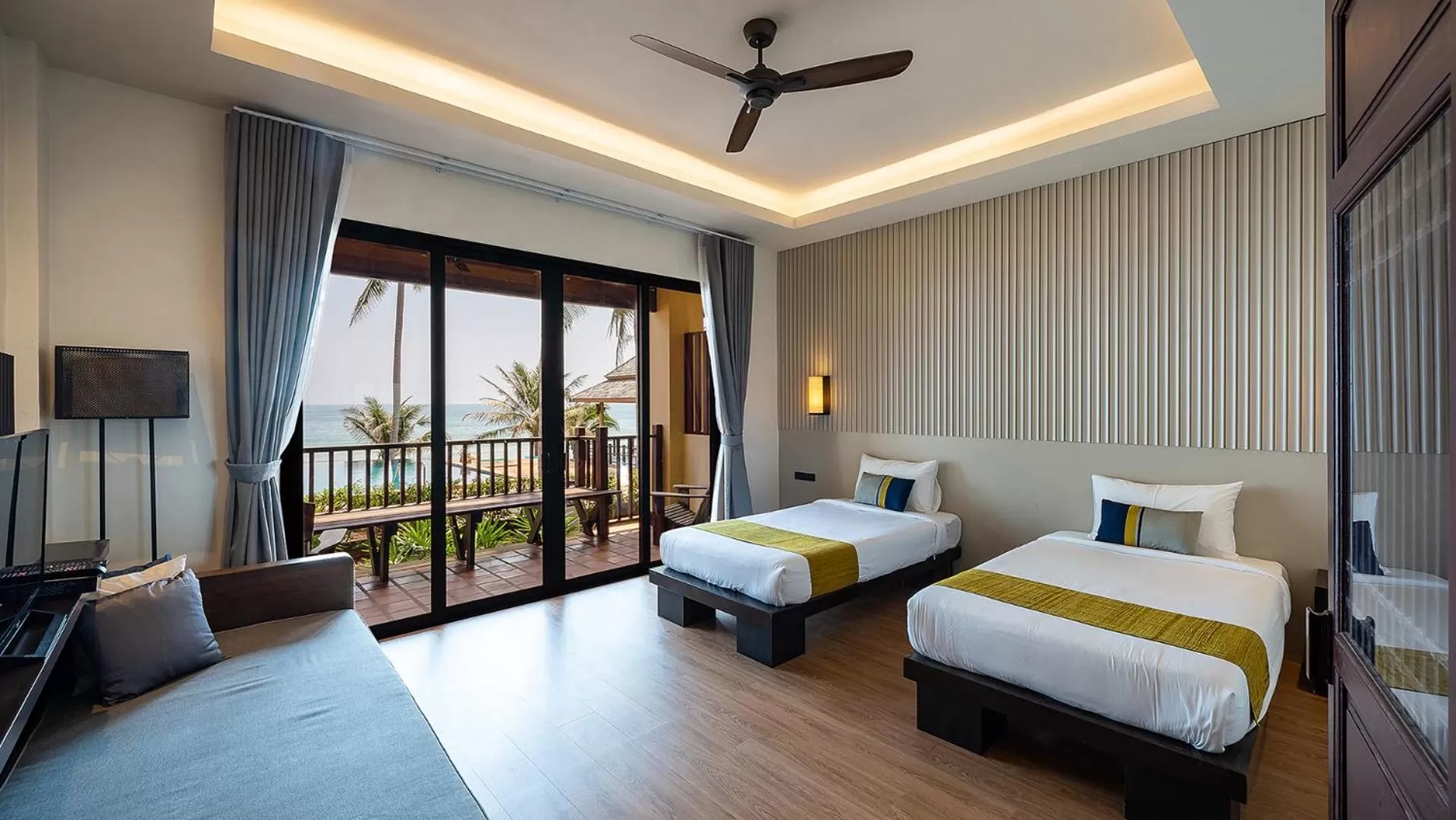 Bed in Ban Saithong Beach Resort