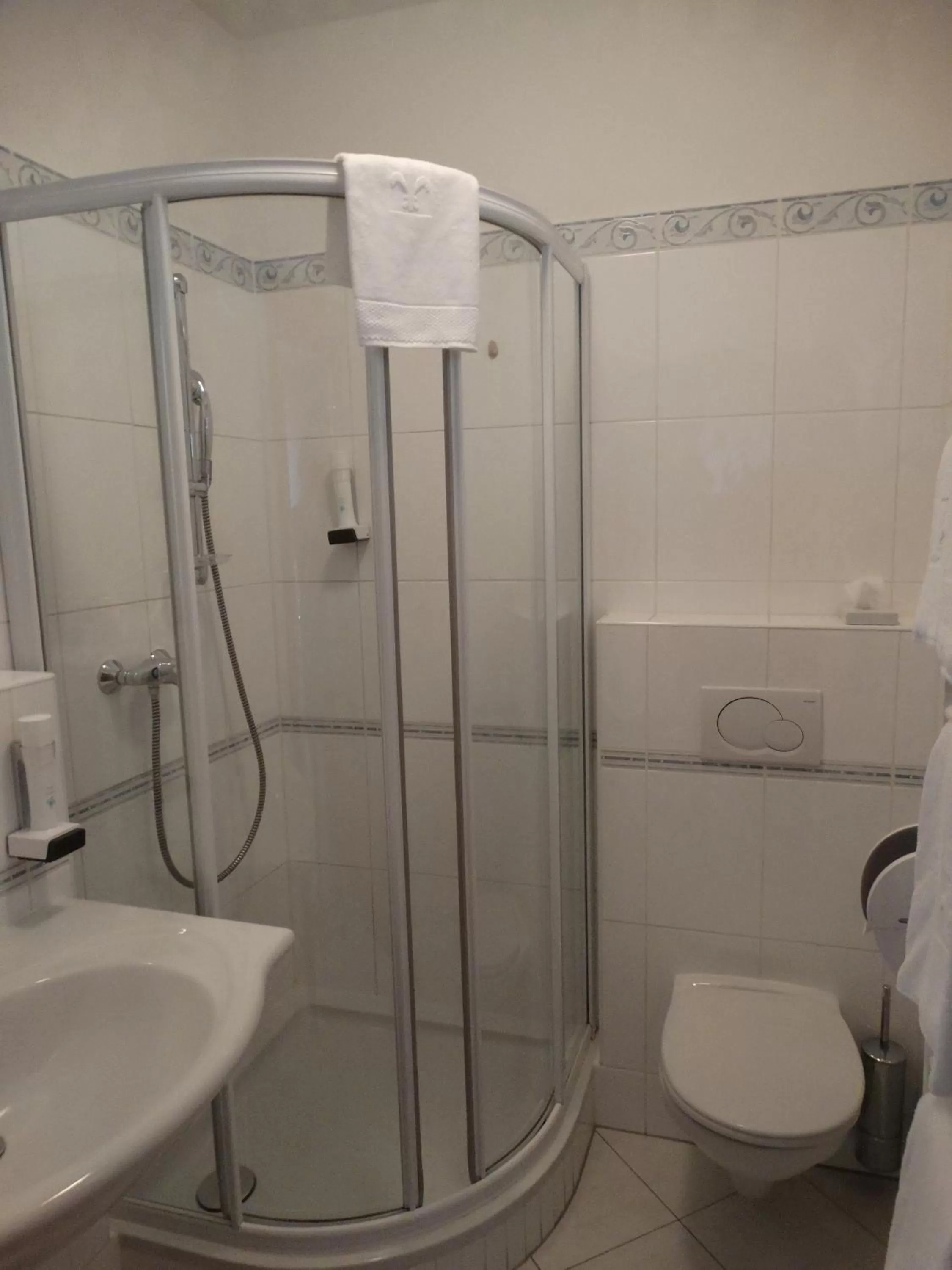 Hotel Locker & Legere