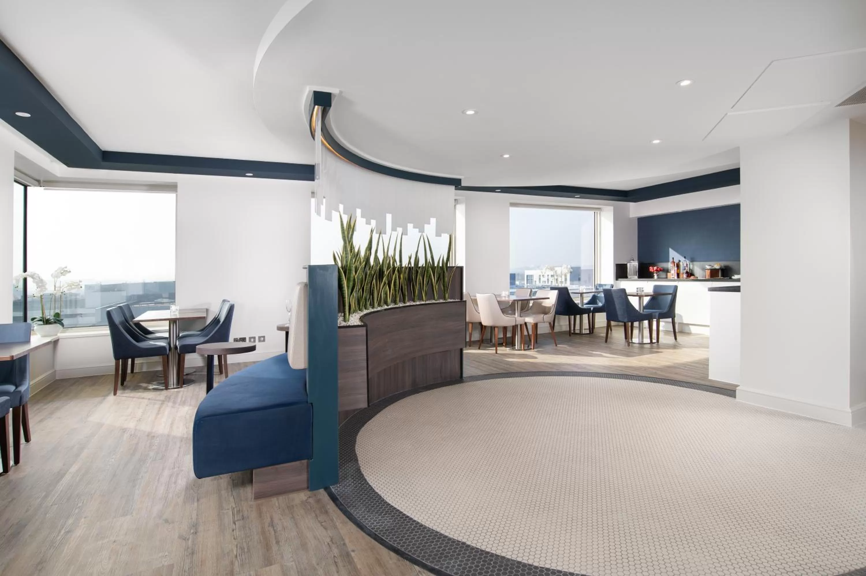 Lounge or bar in Sofitel London Gatwick