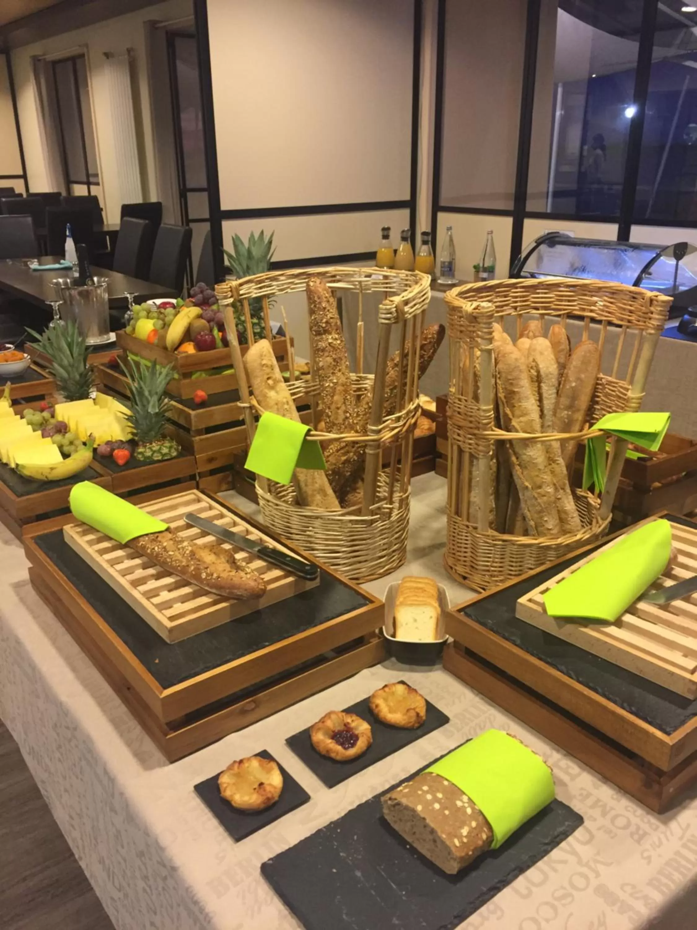 Breakfast in Best Western Plus Les Terrasses de Bréhat