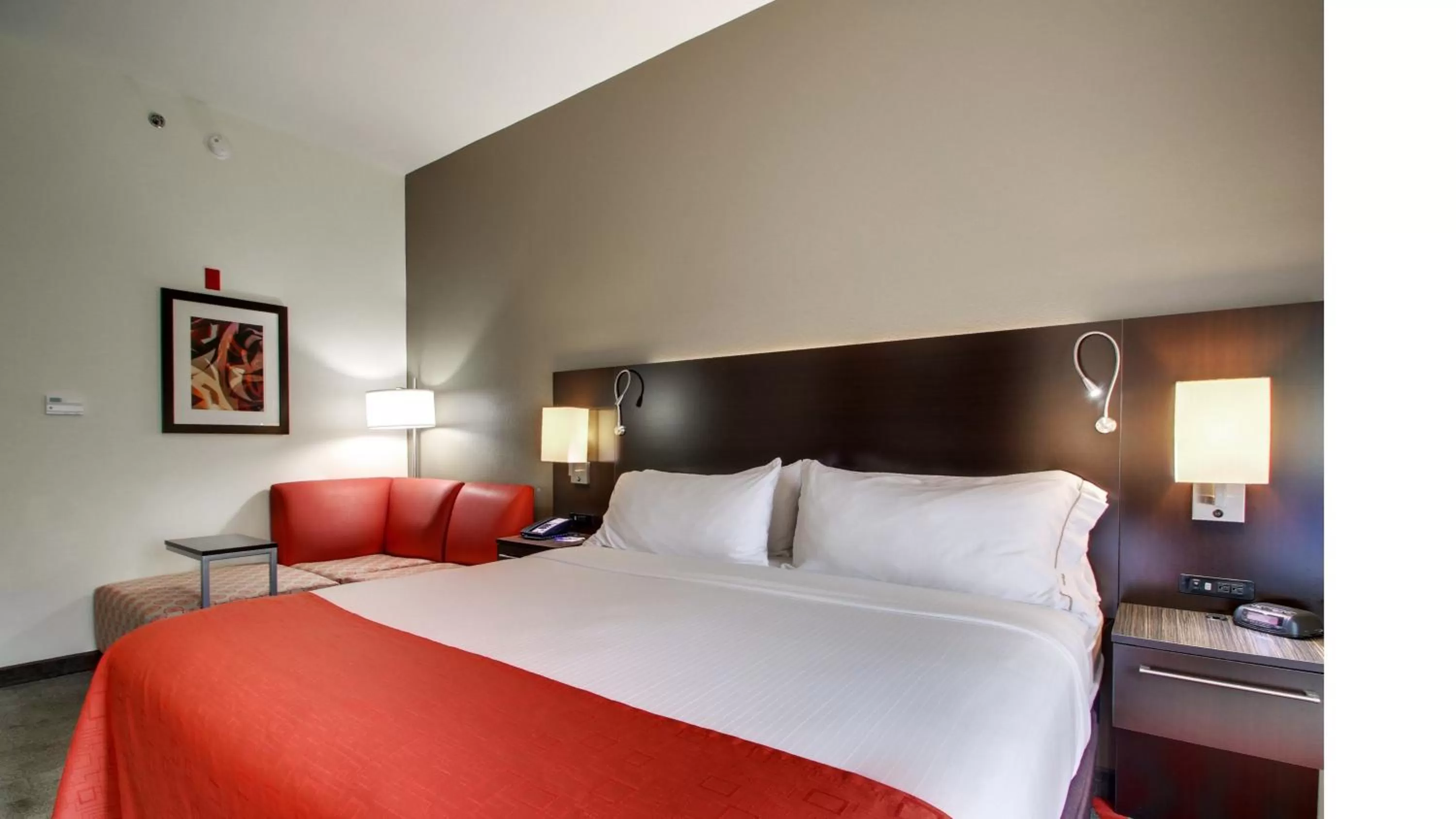 King Room in Holiday Inn Express Hotel & Suites Meridian, an IHG Hotel